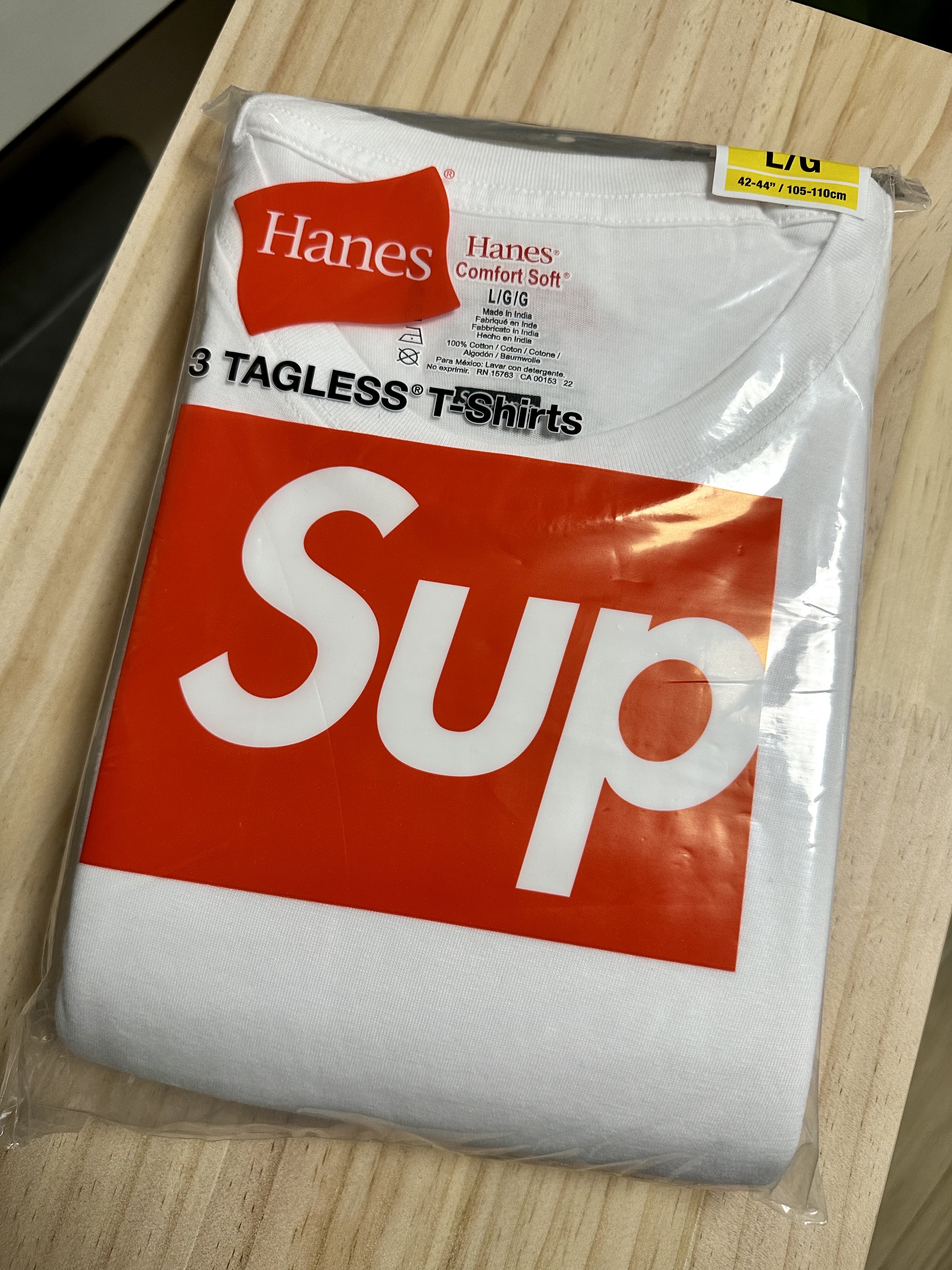 Supreme Hanes Tagless T-Shirt White (3 Pack) 착용 스타일