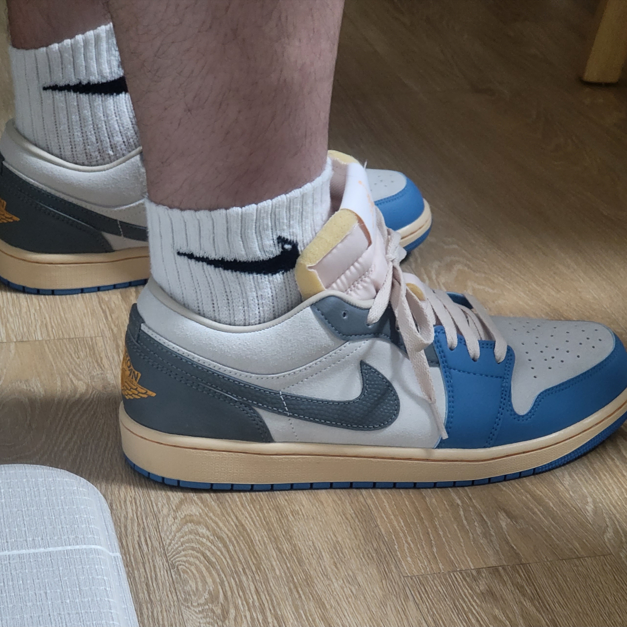 Jordan 1 Low SE Tokyo 96, Jordan 1 Low SE Craft White and Phantom 착용 스타일 - 3