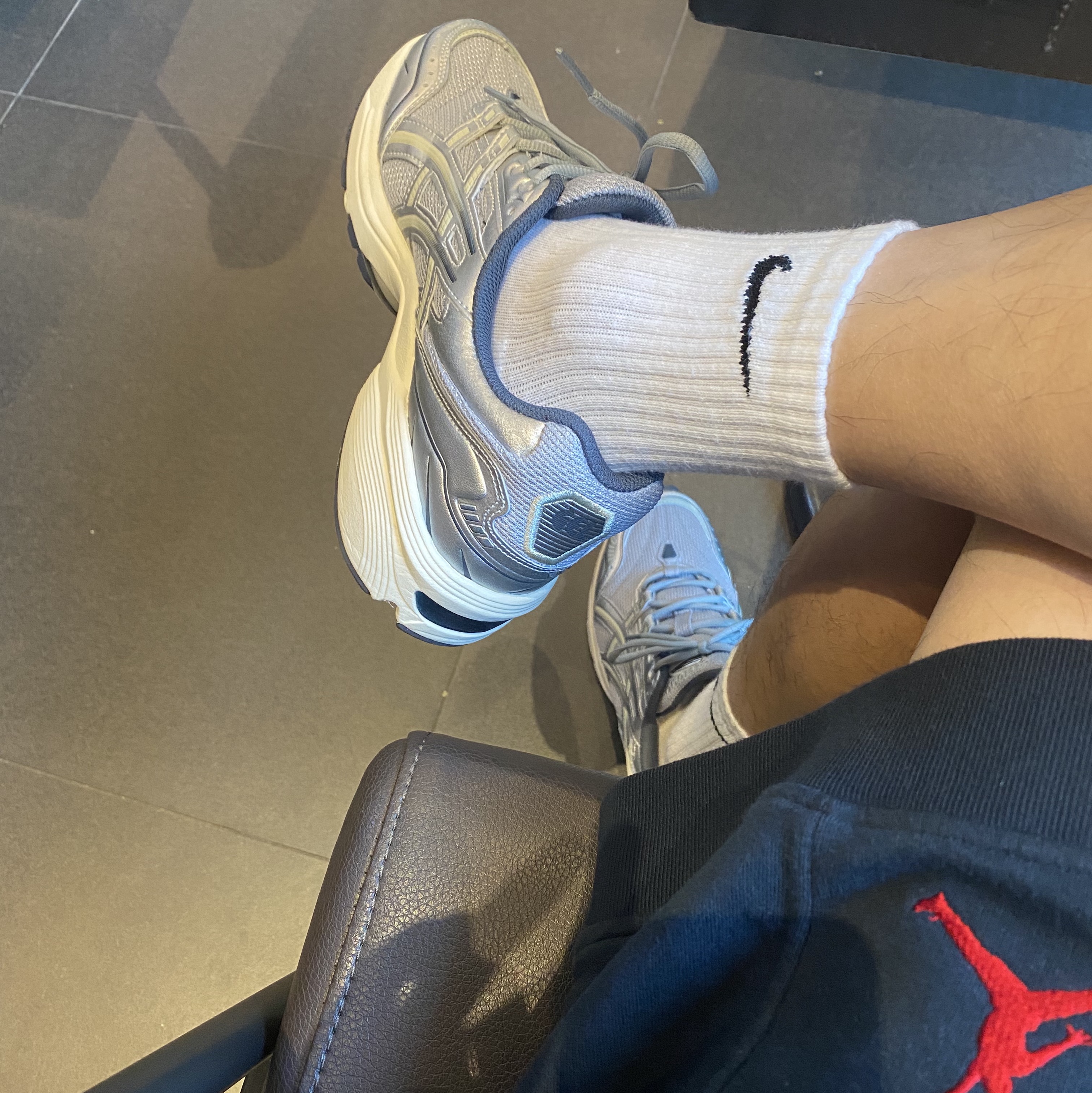 Asics Gel-1090 Piedmont Grey 착용 스타일