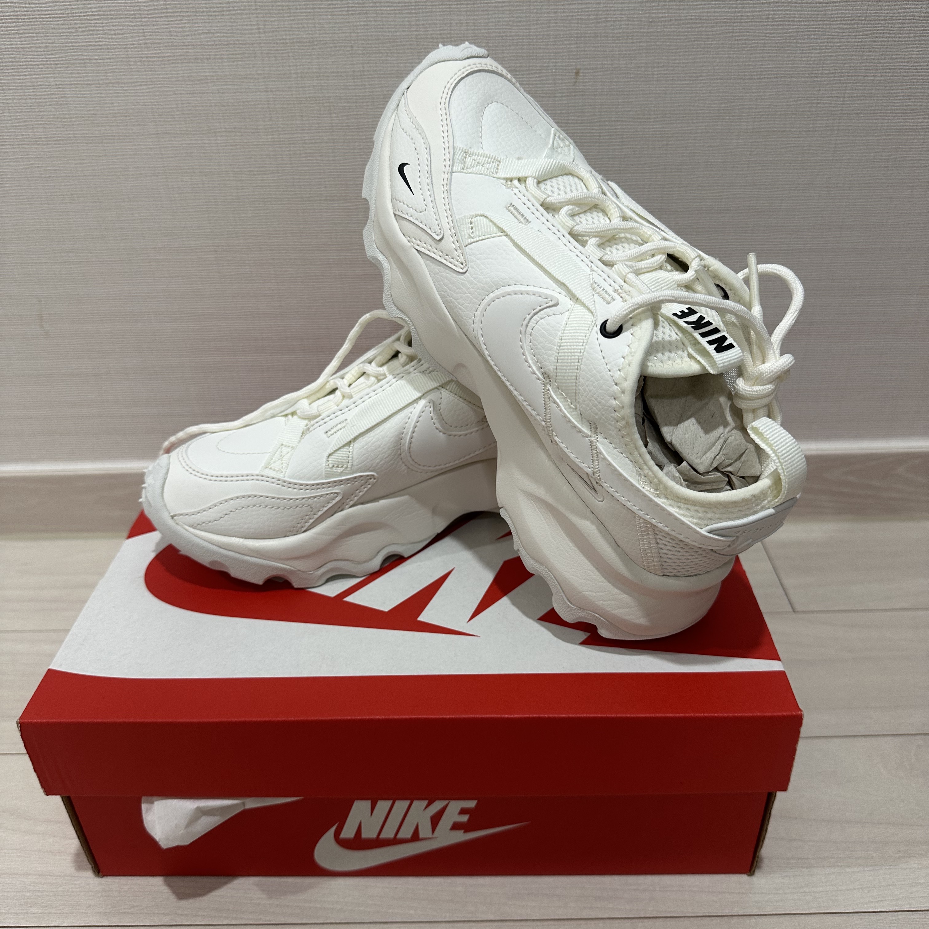 (W) Nike TC 7900 Summit White 착용 스타일