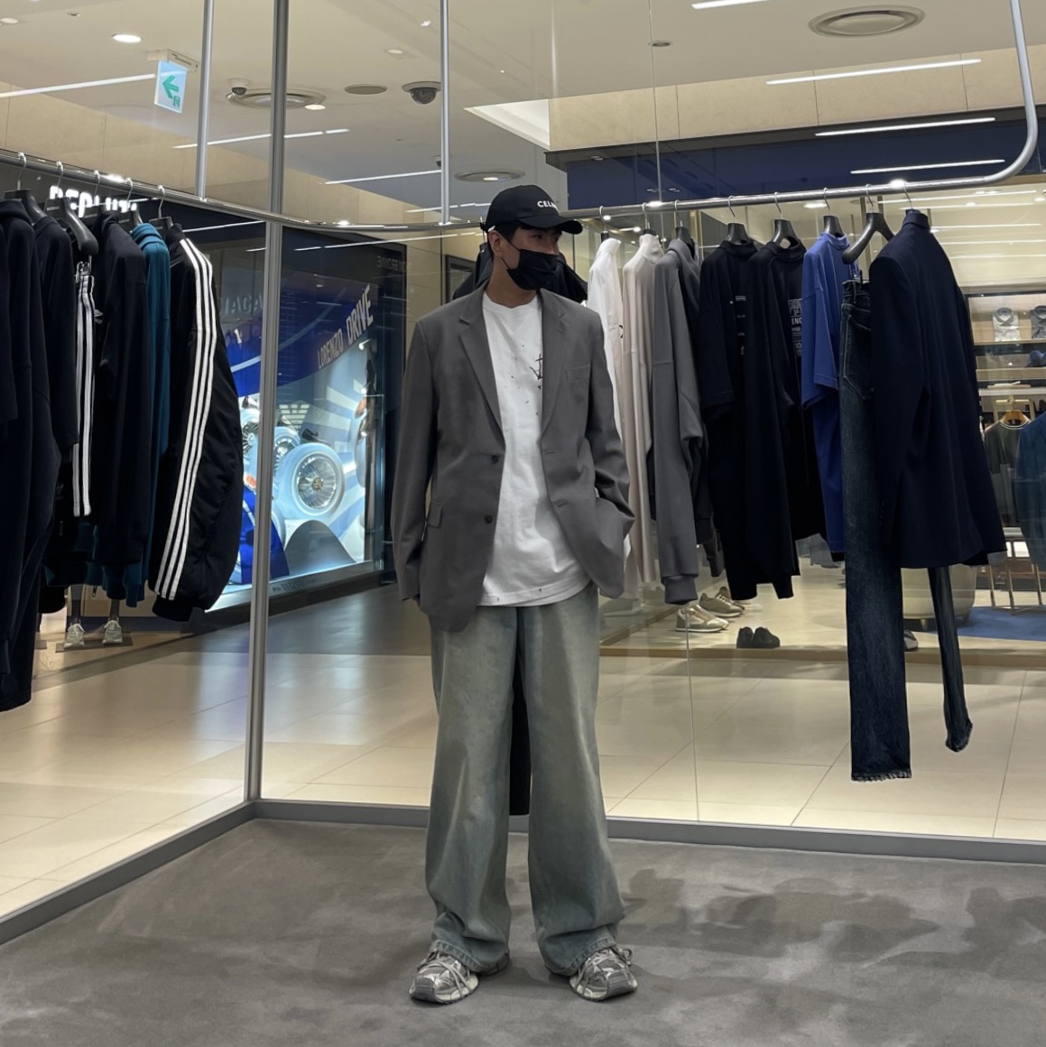 발렌시아가 3XL 스니커즈 라이트 베이지, (W) 셀린느 베이스볼 캡 코튼 블랙 착용 스타일 - 1