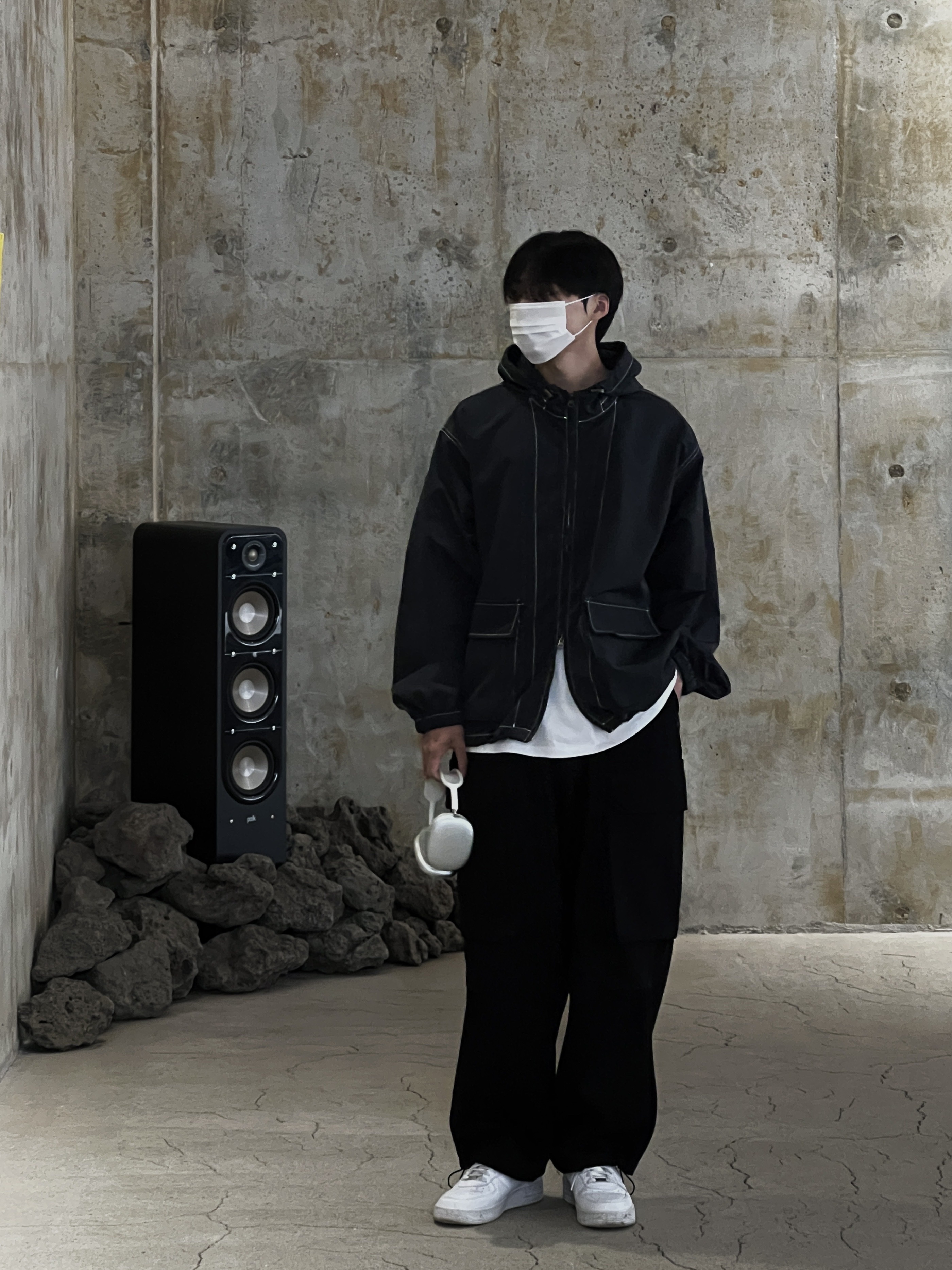 Nike Air Force 1 '07 Low White, Apple AirPods Max Lightning Silver (Korean Ver.) 착용 스타일 - 1