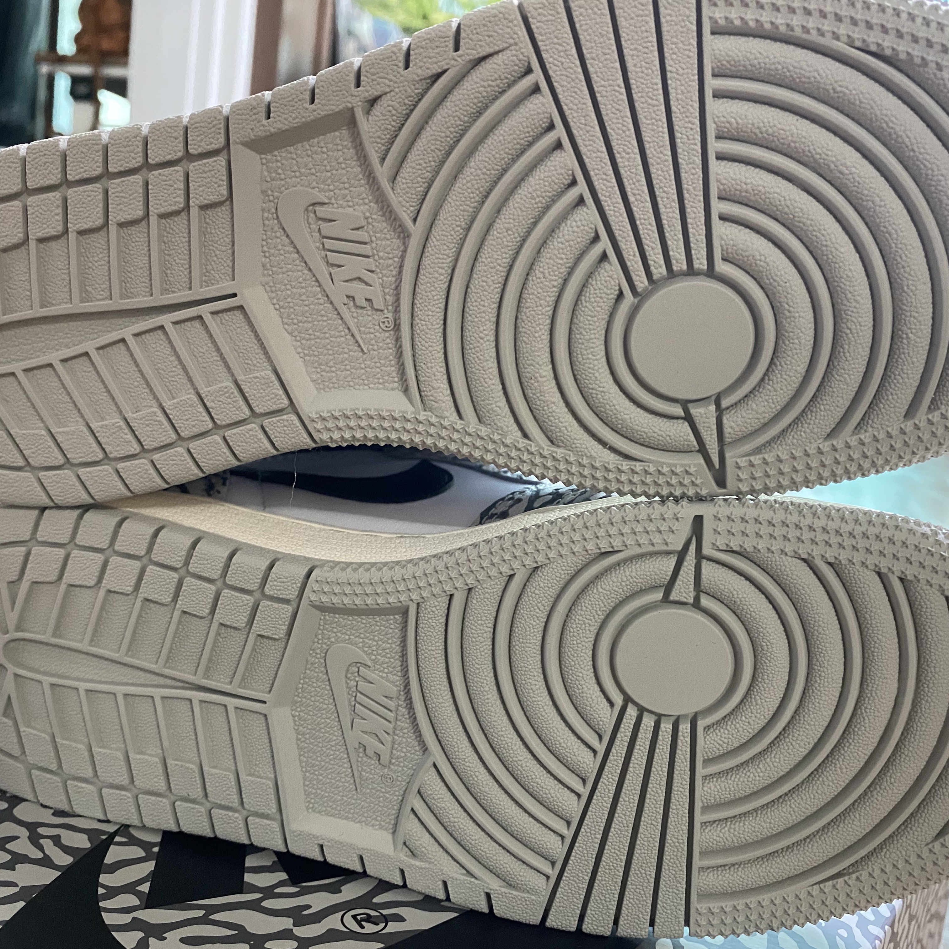 (GS) Jordan 1 Retro High White Cement, Jordan 1 Retro High OG White Cement 착용 스타일 - 5