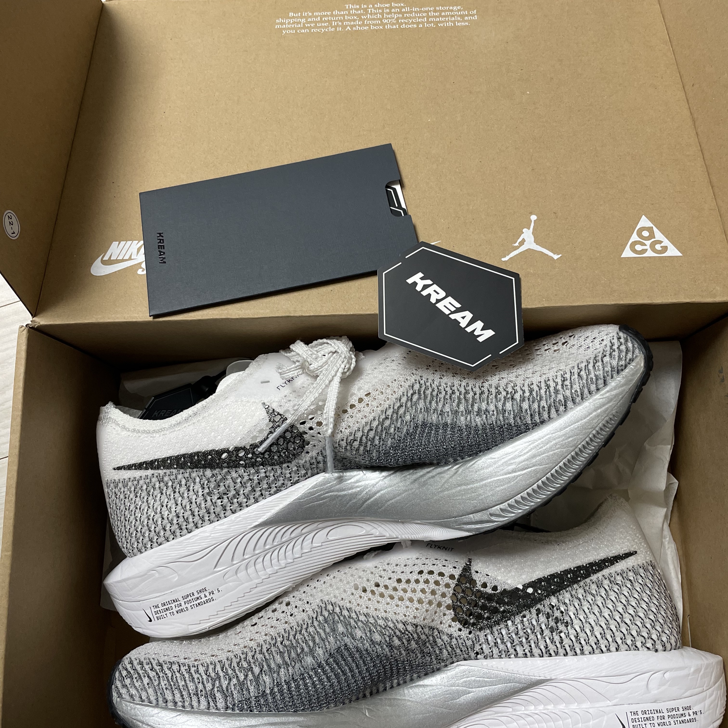 Nike ZoomX Vaporfly Next% 3 White Grey 착용 스타일 - 2