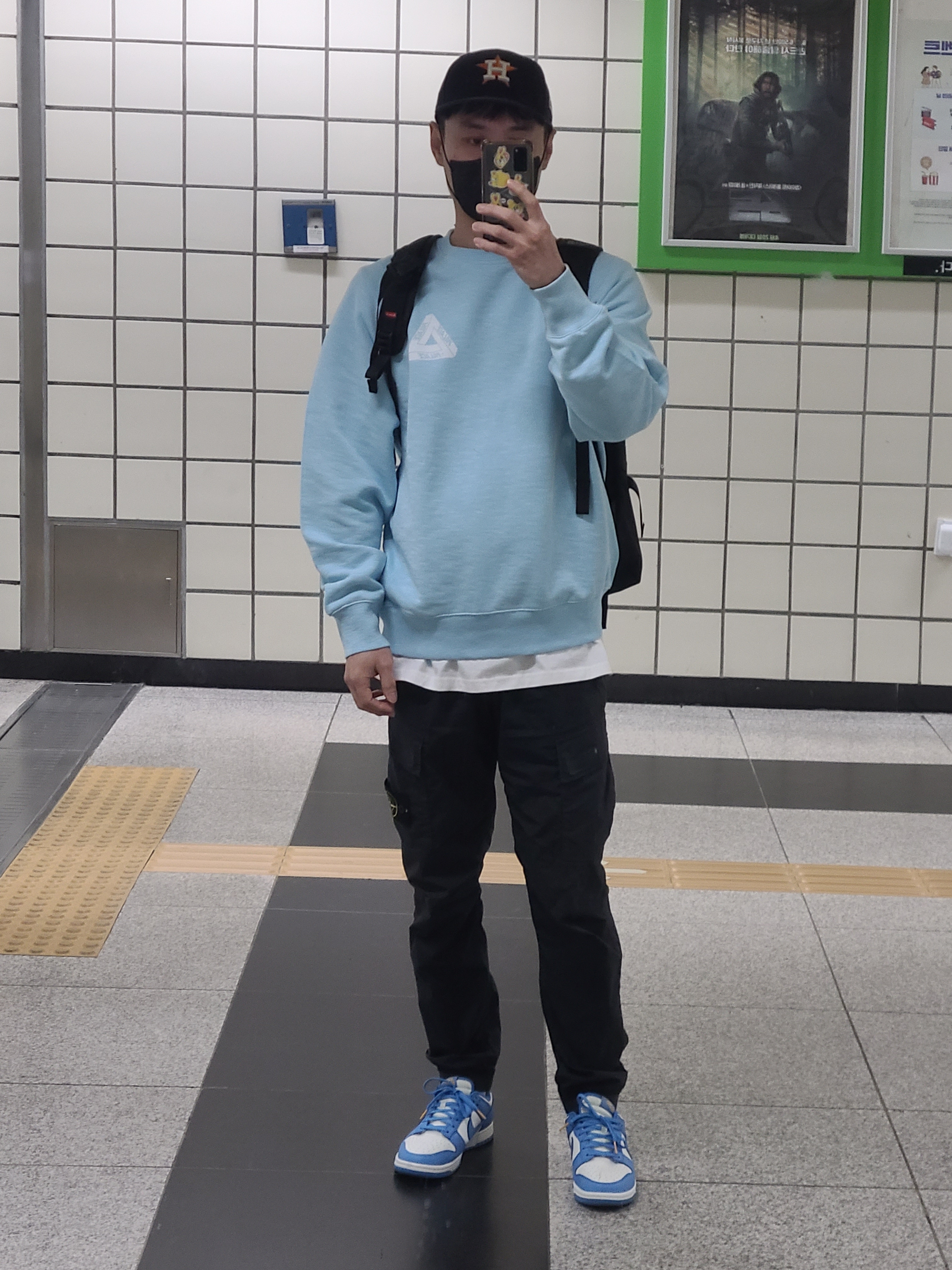 Palace Tri-Ferg Slub Crew Light Blue - 22FW 착용 스타일