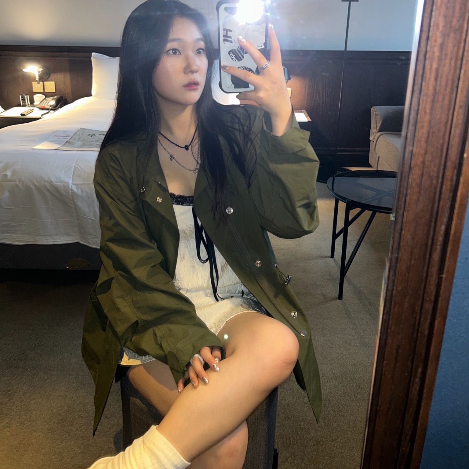 에이이에이이 웹 로고 5 패널 캡 블루 레드 착용 스타일 - 3