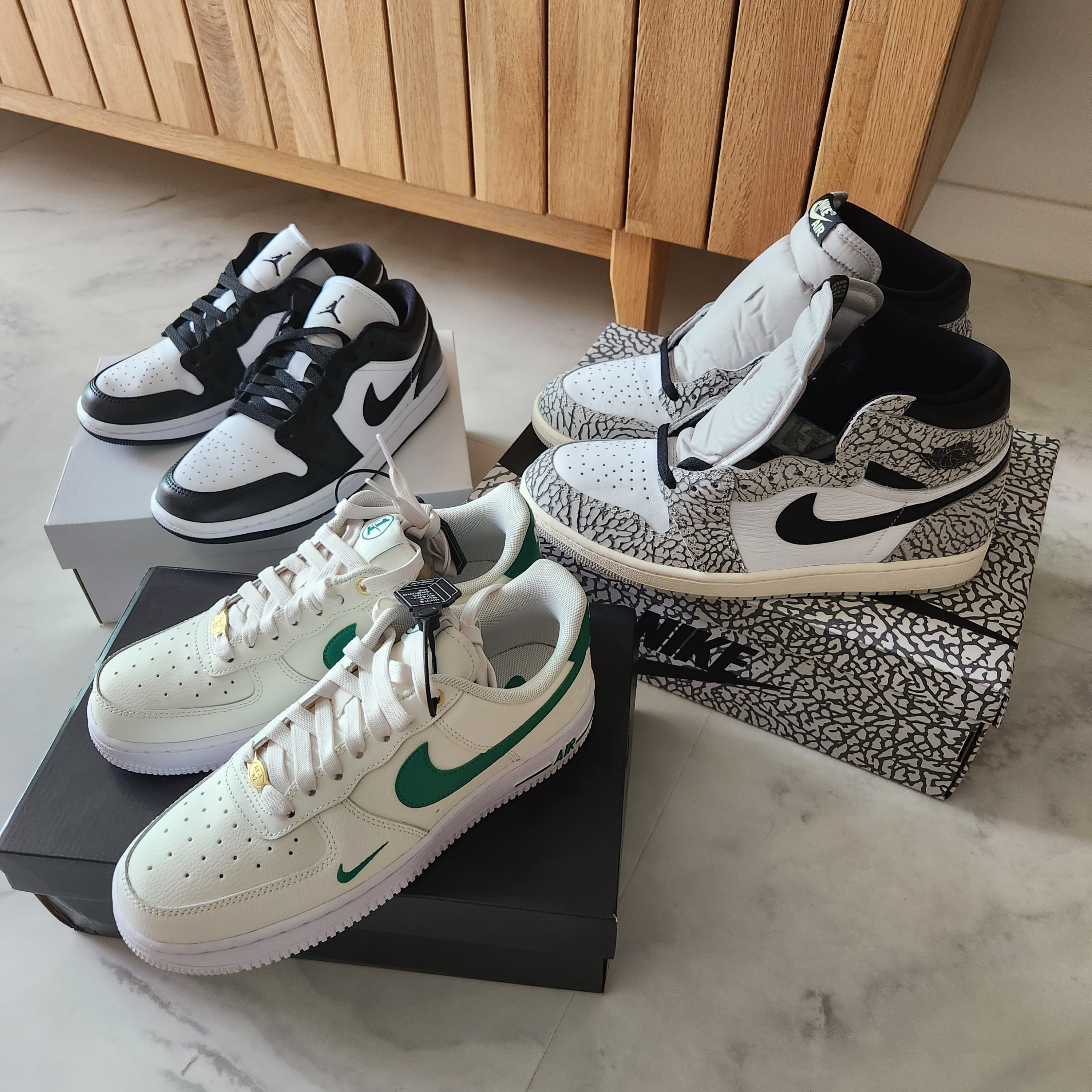 (W) Jordan 1 Low Black and White, Jordan 1 Retro High OG White Cement 착용 스타일 - 3