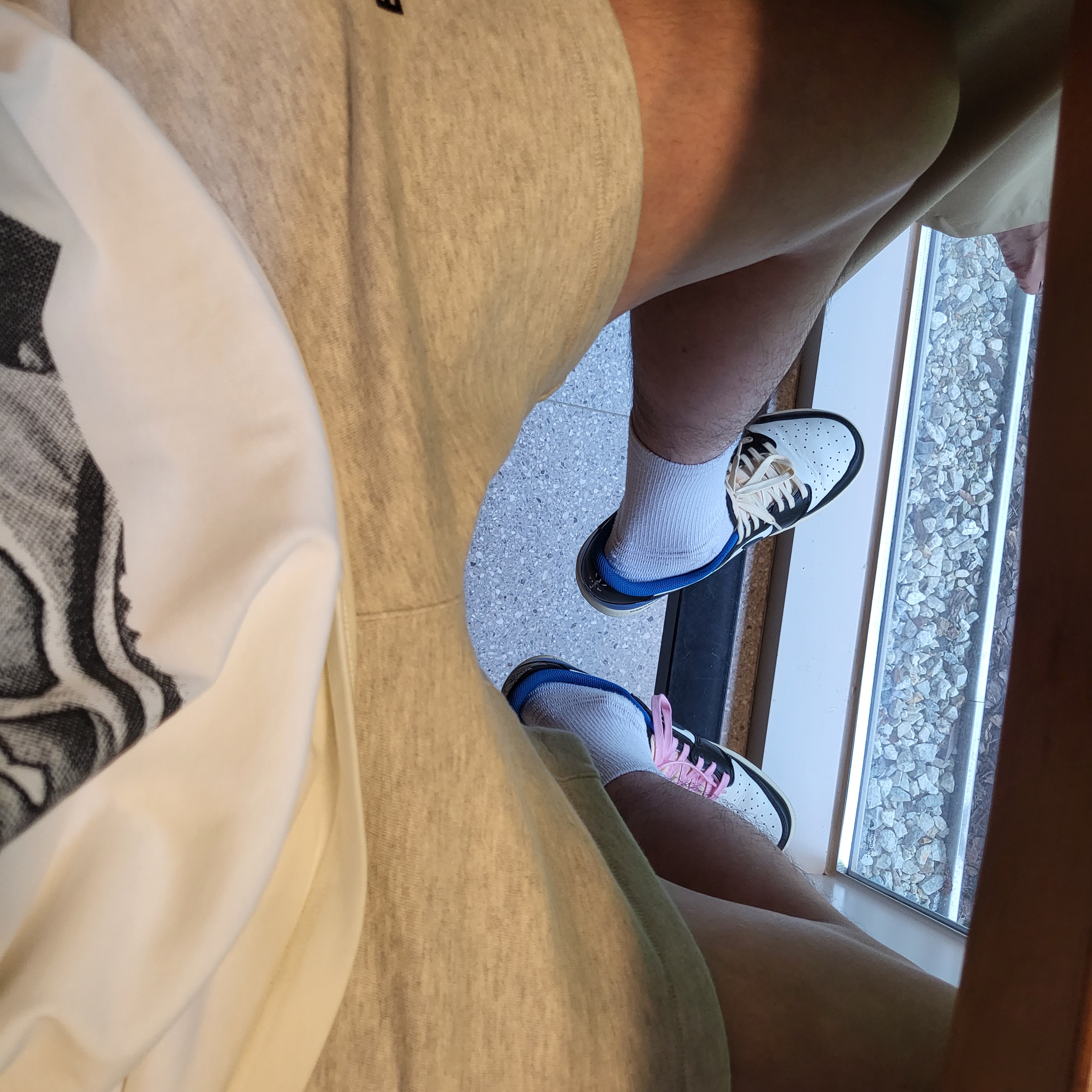 Jordan x Travis Scott x Fragment T-Shirt Sail (DJ0619-133), Essentials The Core Collection Sweatshorts Light Oatmeal 착용 스타일 - 2