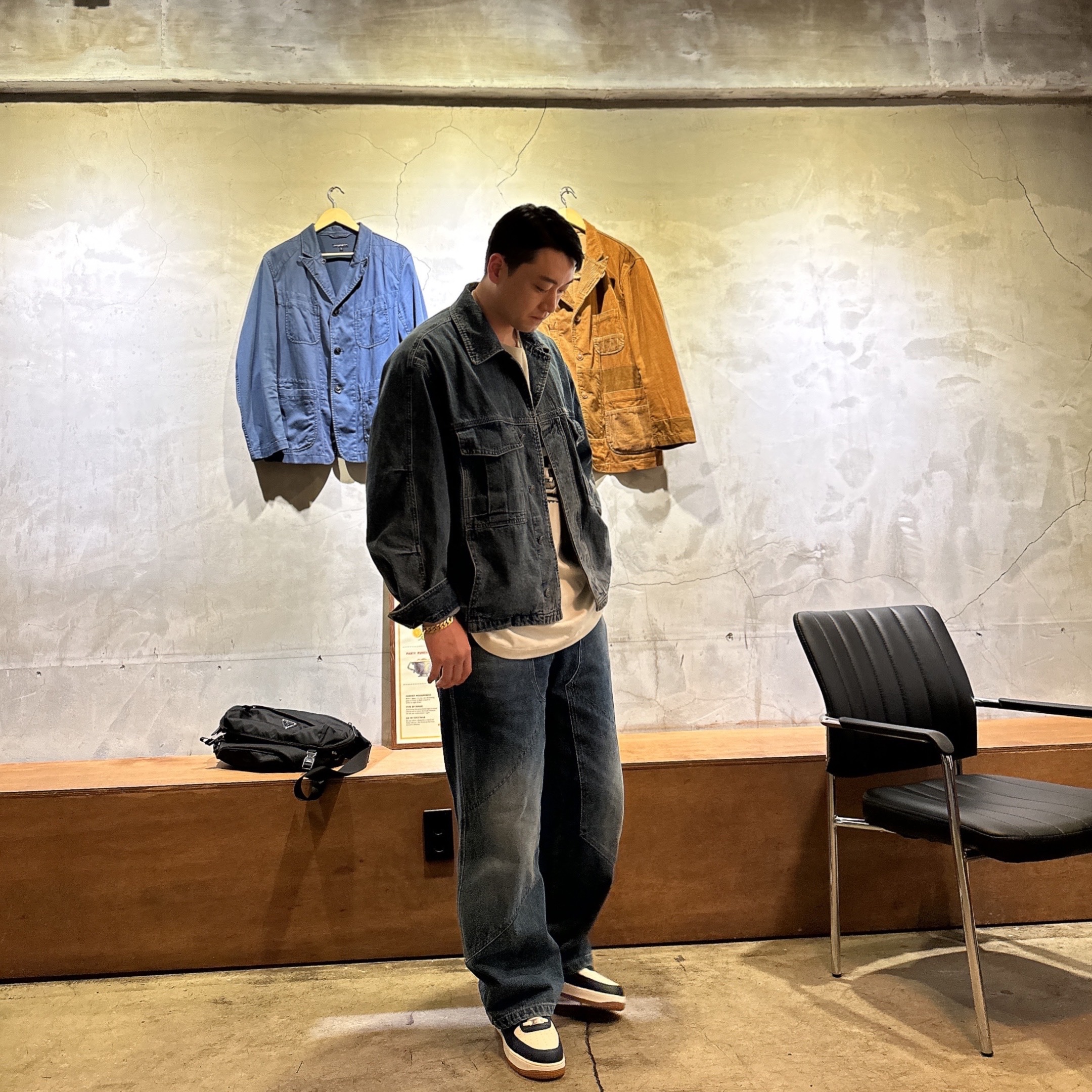 Jordan x Travis Scott x Fragment T-Shirt Sail (DJ0619-133), Nike Air Force 1 '07 LV8 Midnight Navy 착용 스타일
