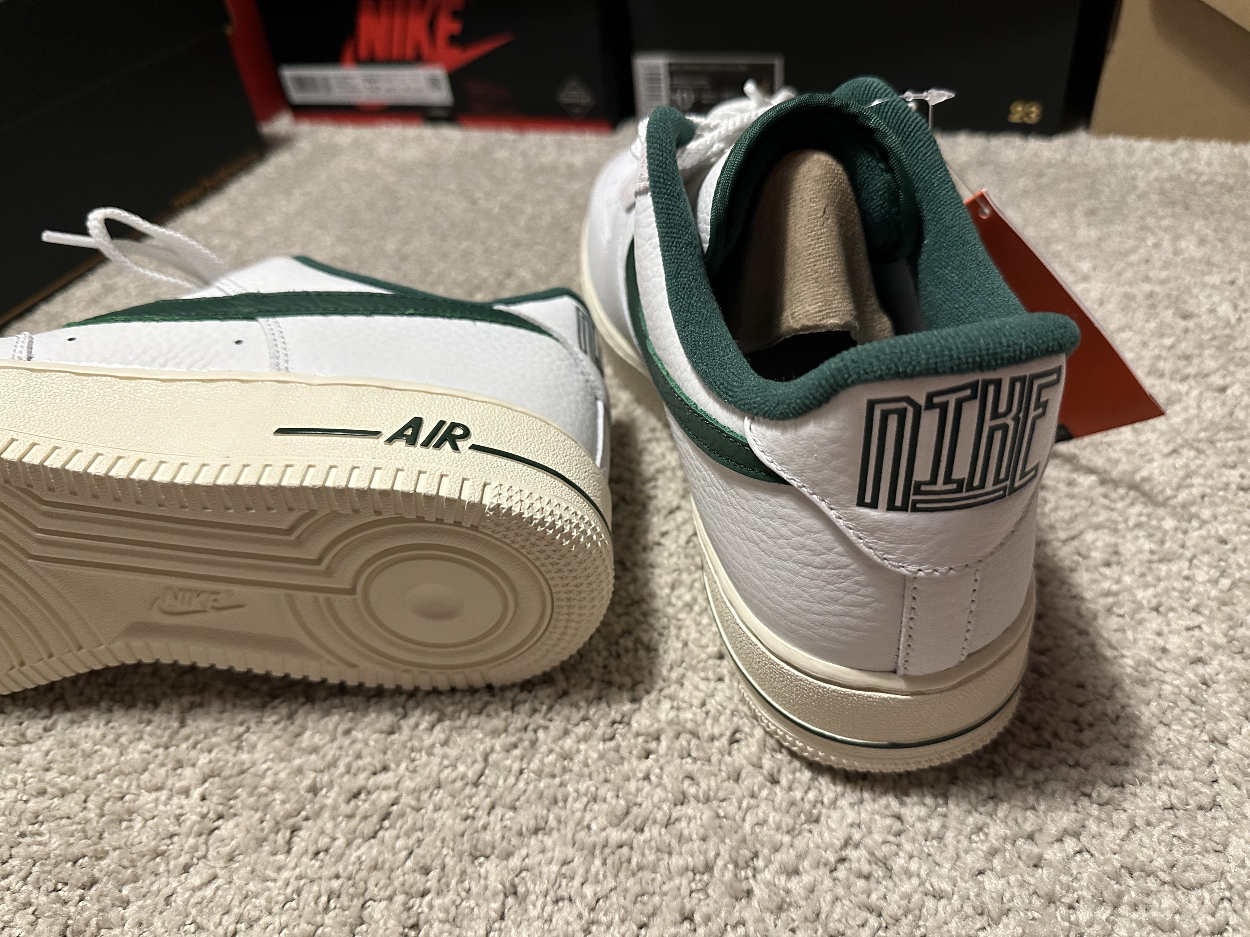 (W) Nike Air Force 1 '07 LX Summit White Gorge Green 착용 스타일 - 3