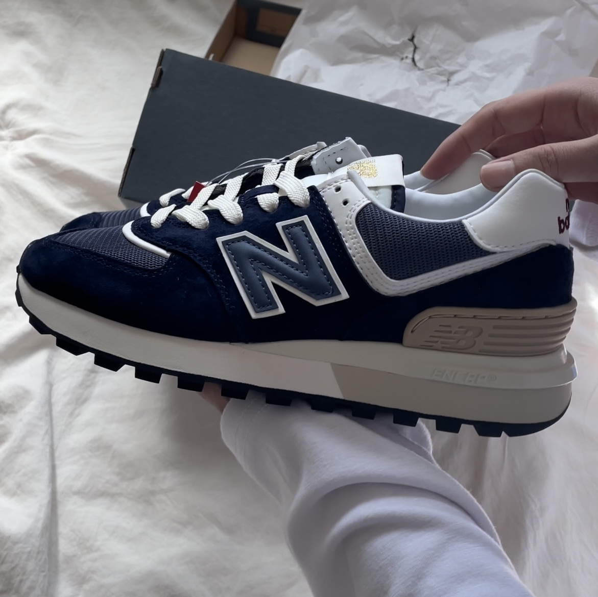 New Balance 574 Legacy Navy 착용 스타일 - 2