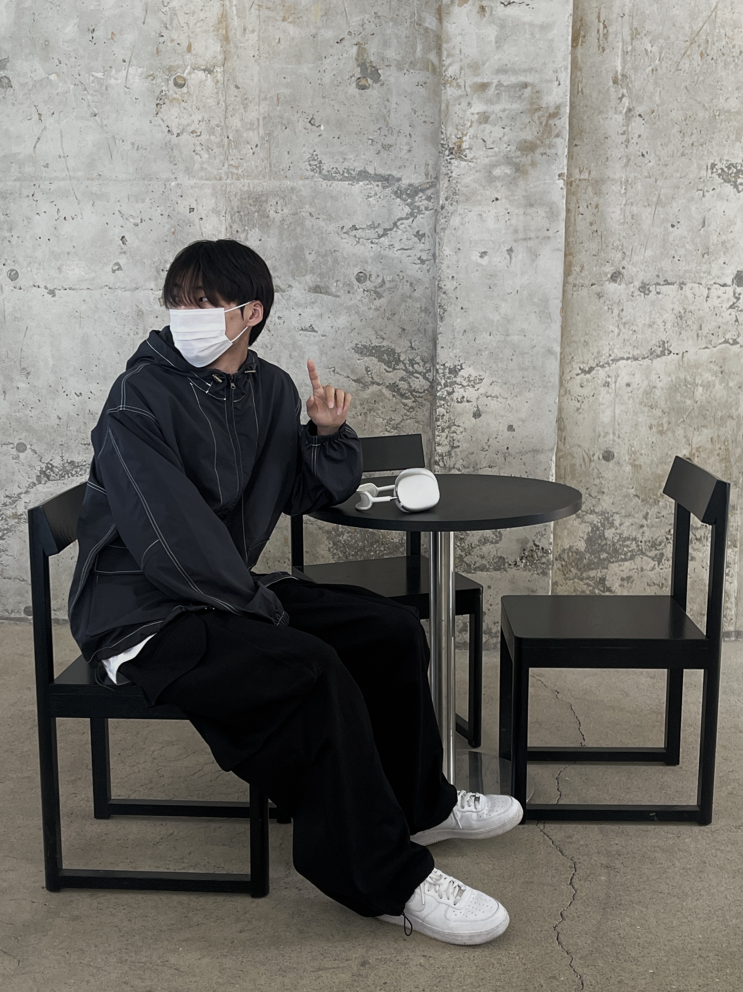 Nike Air Force 1 '07 Low White, Apple AirPods Max Lightning Silver (Korean Ver.) 착용 스타일 - 3