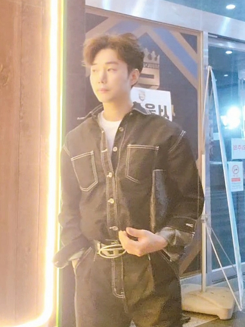 Diesel B-1DR Leather Belt with D Buckle Black, Nike x Ambush Air Force 1 Low SP Phantom 착용 스타일 - 1