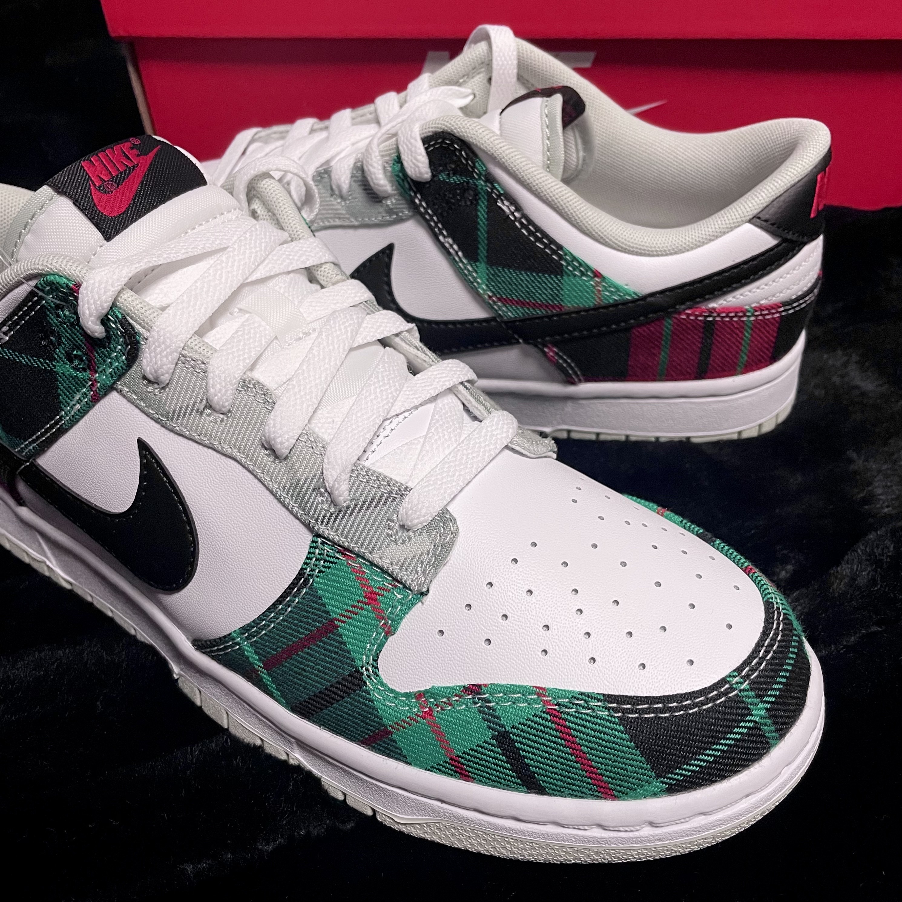 Nike Dunk Low Retro PRM White and Black 착용 스타일