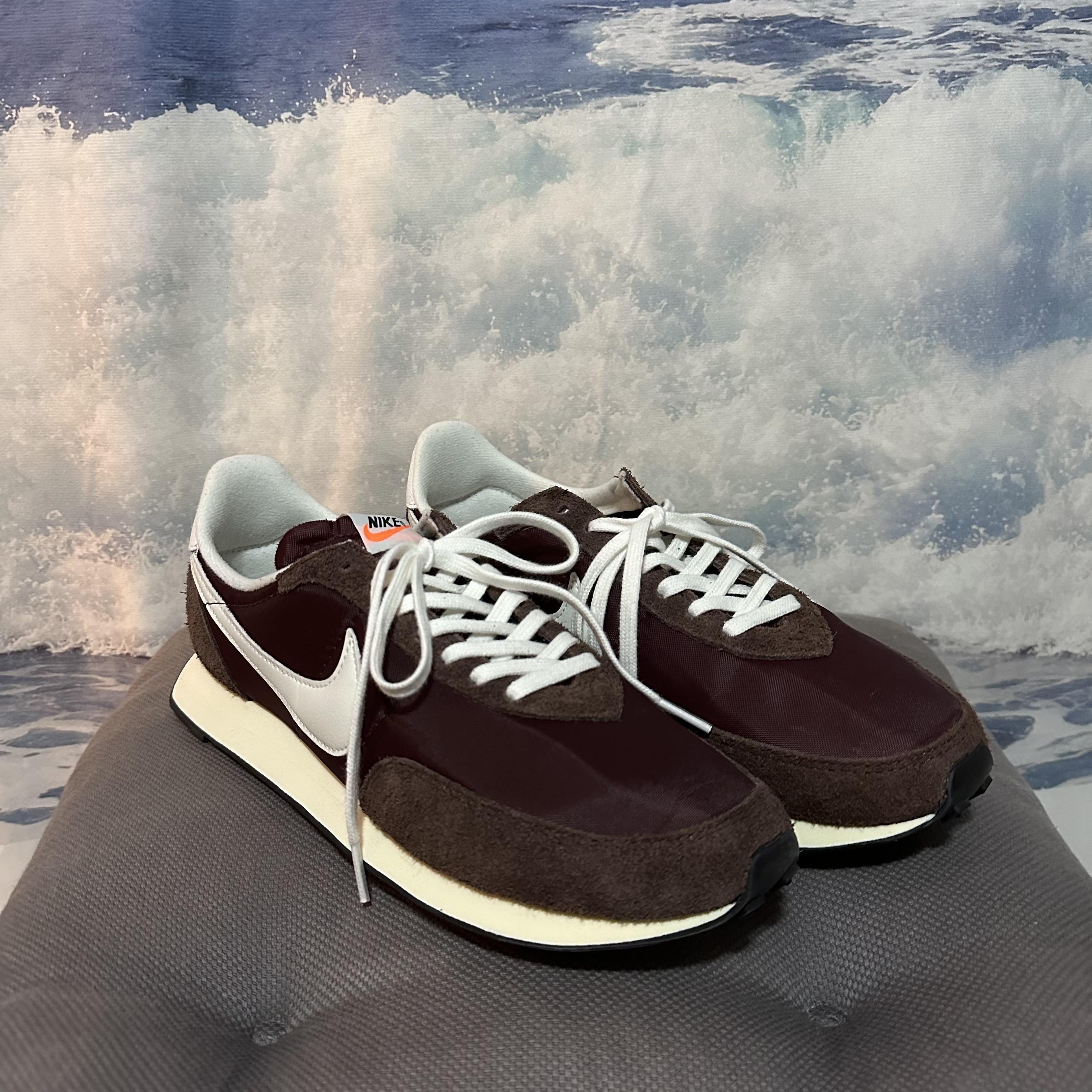 Nike Waffle Trainer 2 SE Burgundy Crush 착용 스타일