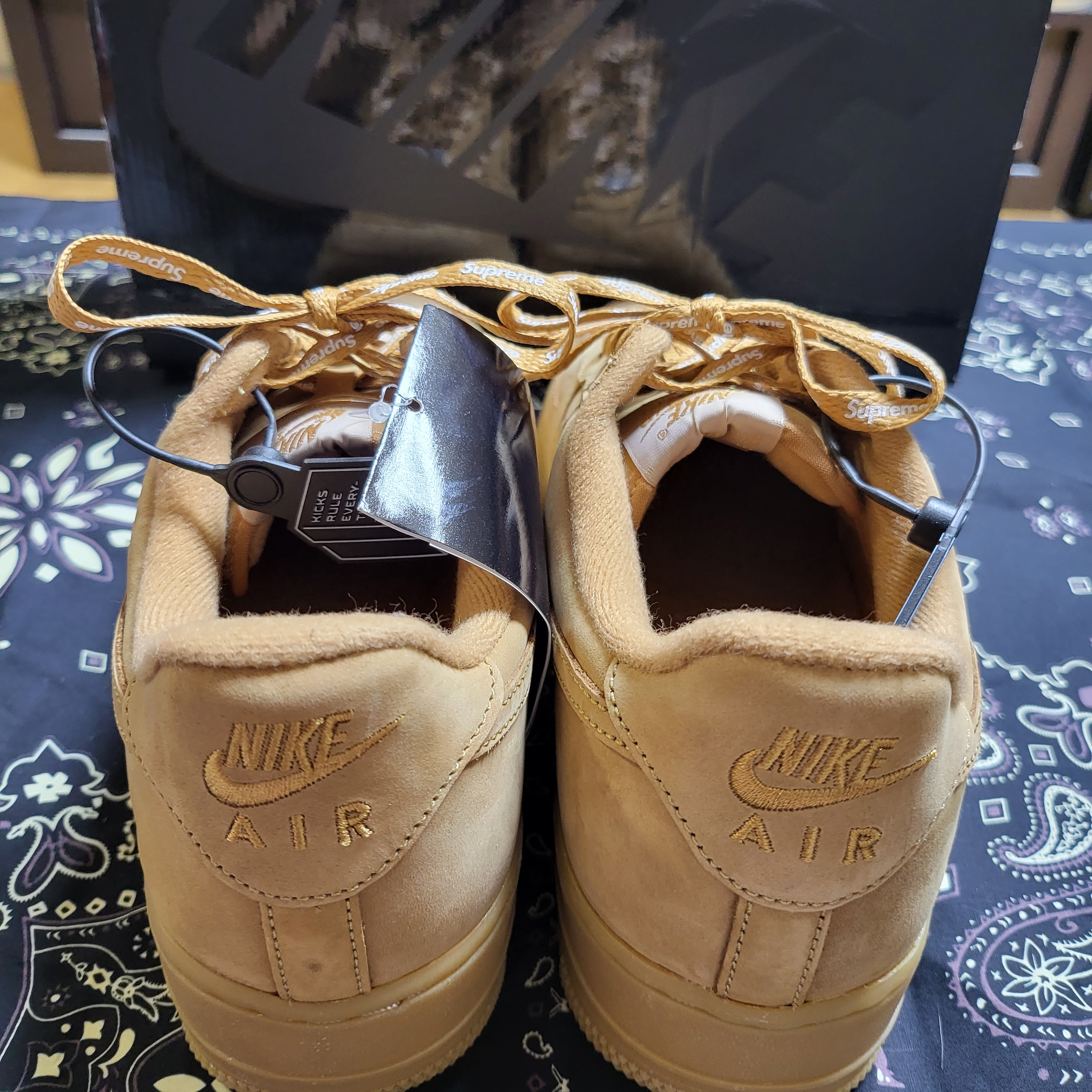 Nike x Supreme Air Force 1 Low Flax 착용 스타일 - 4