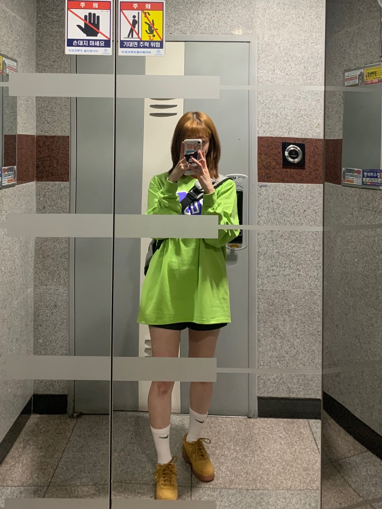 스투시 핏스탑 롱슬리브 티셔츠 티, (GS) 나이키 에어포스 1 LV8 3 위트 착용 스타일 - 1