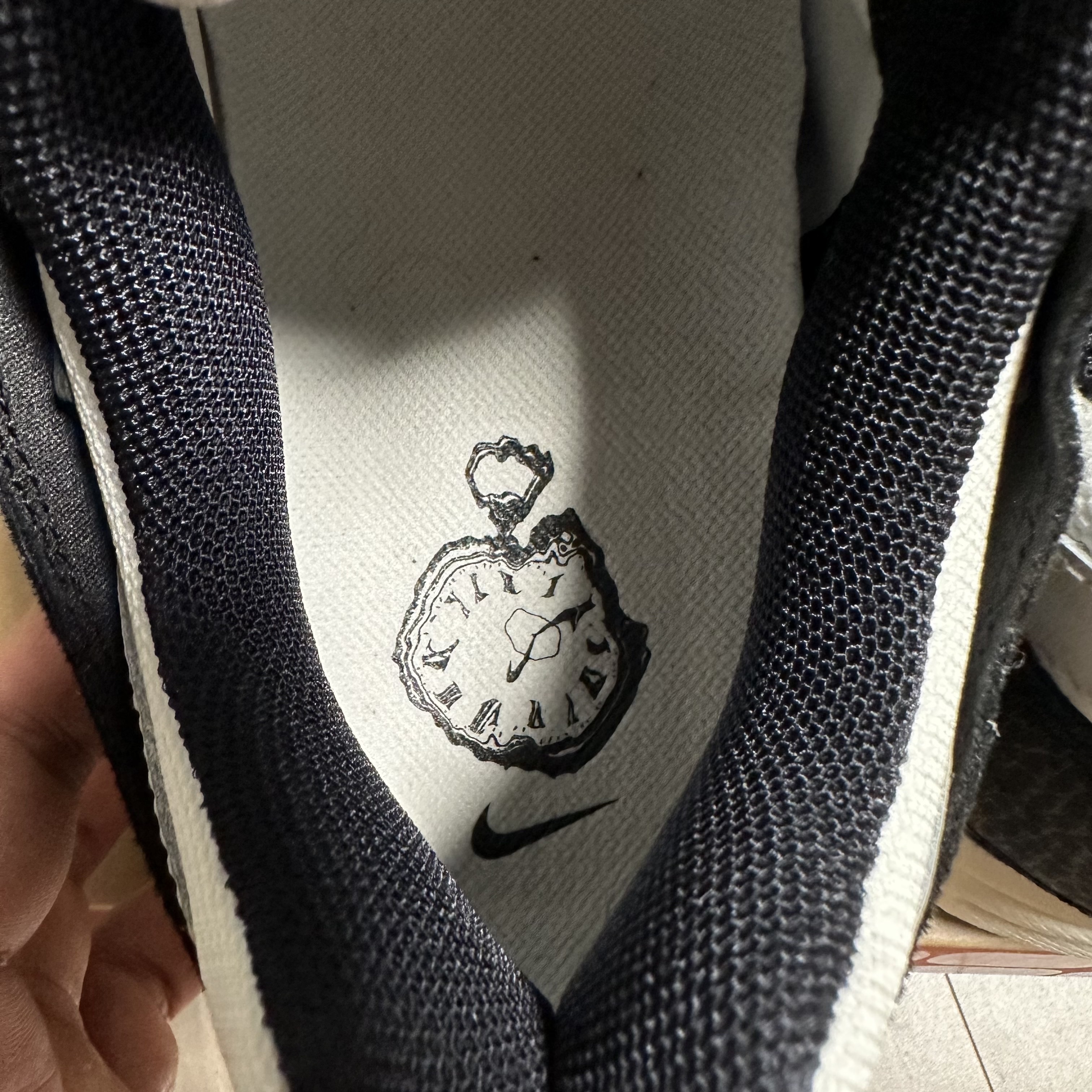 (W) Nike Zoom Vomero 5 Wolf Grey and Black 착용 스타일 - 5