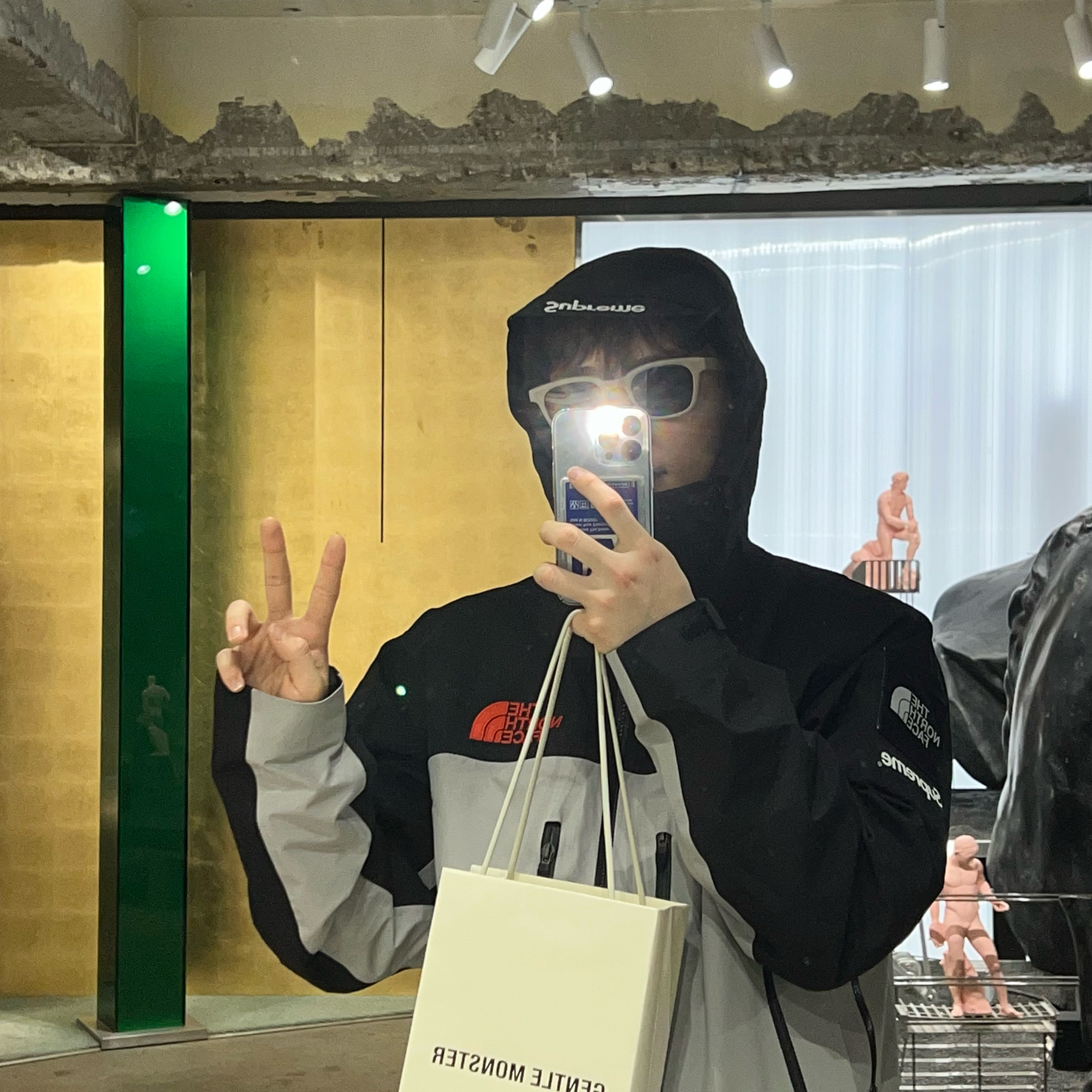Supreme x The North Face Taped Seam Shell Jacket Grey - 22FW 착용 스타일