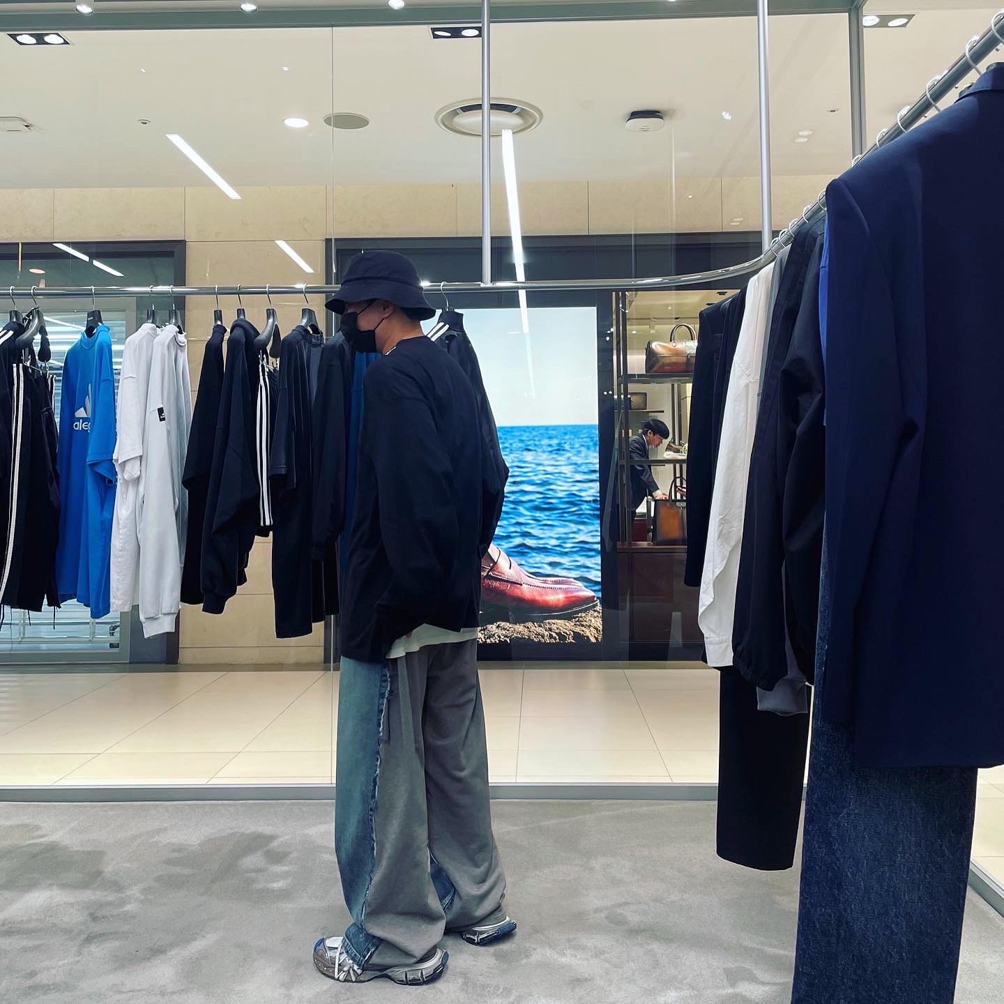Balenciaga 3XL Sneakers Worn Out Grey White Blue, Balenciaga Hybrid Baggy Pants Light Blue 착용 스타일 - 2