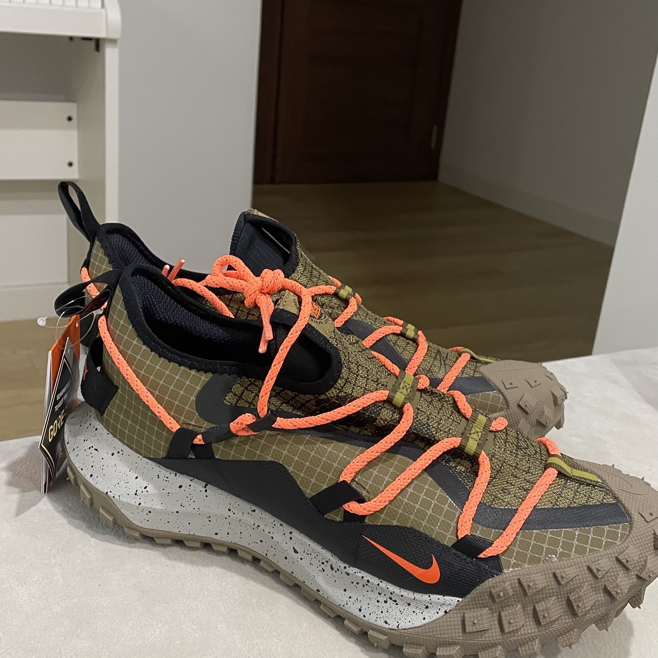 Nike ACG Mountain Fly Low Gore-Tex SE Hazel Rush 착용 스타일 - 2