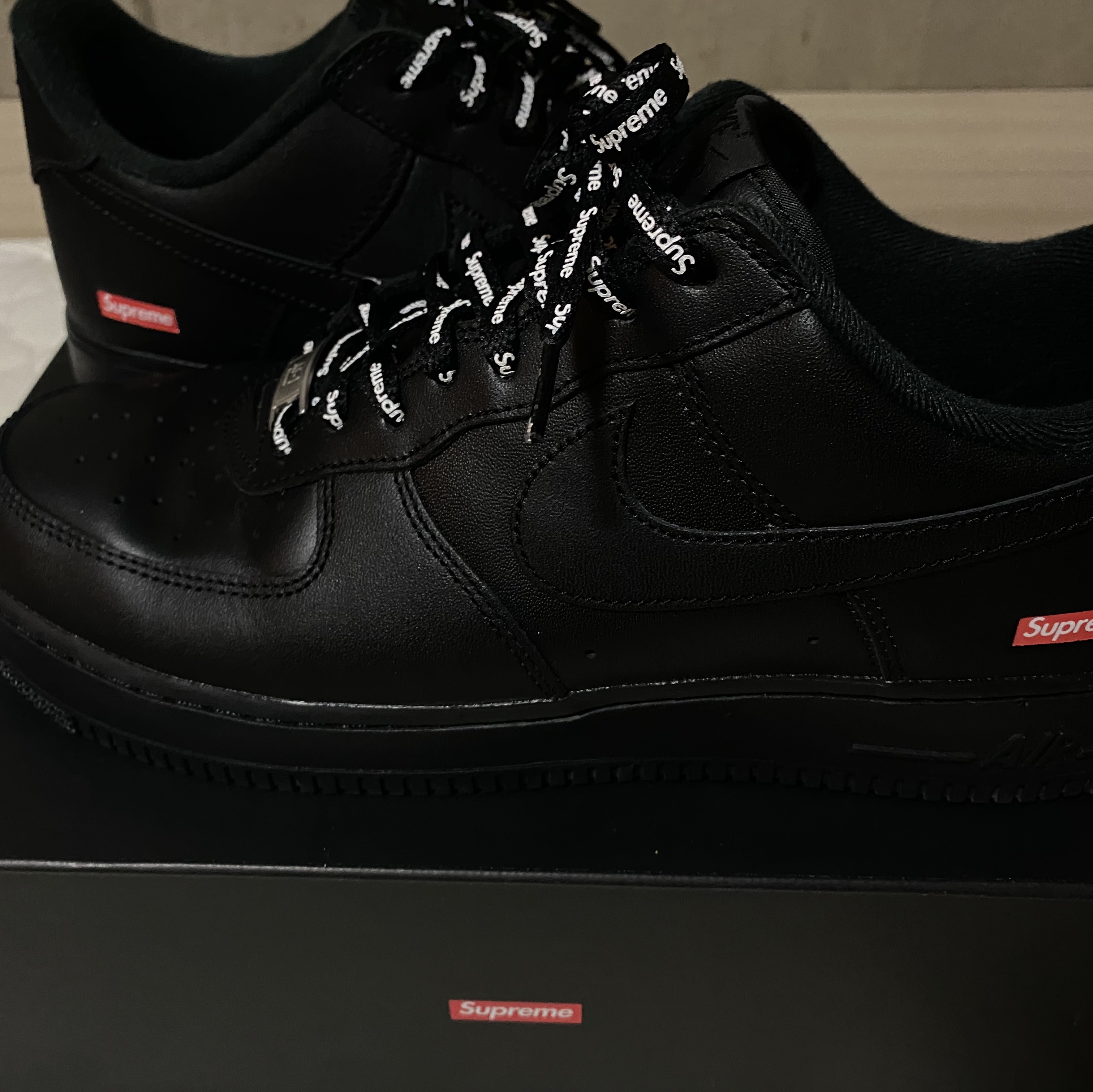 Nike x Supreme Air Force 1 Low Black 착용 스타일