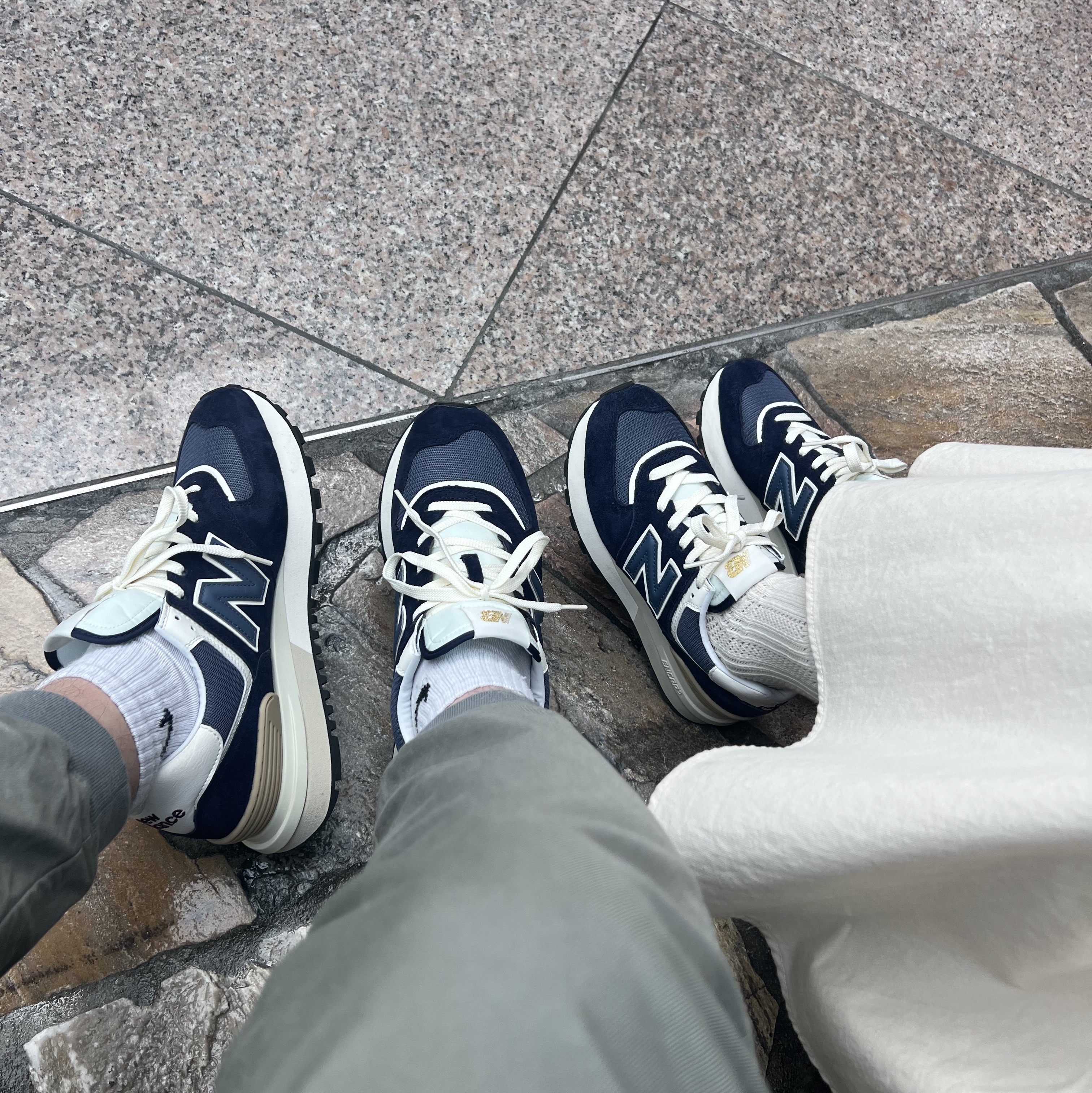 New Balance 574 Legacy Navy 착용 스타일