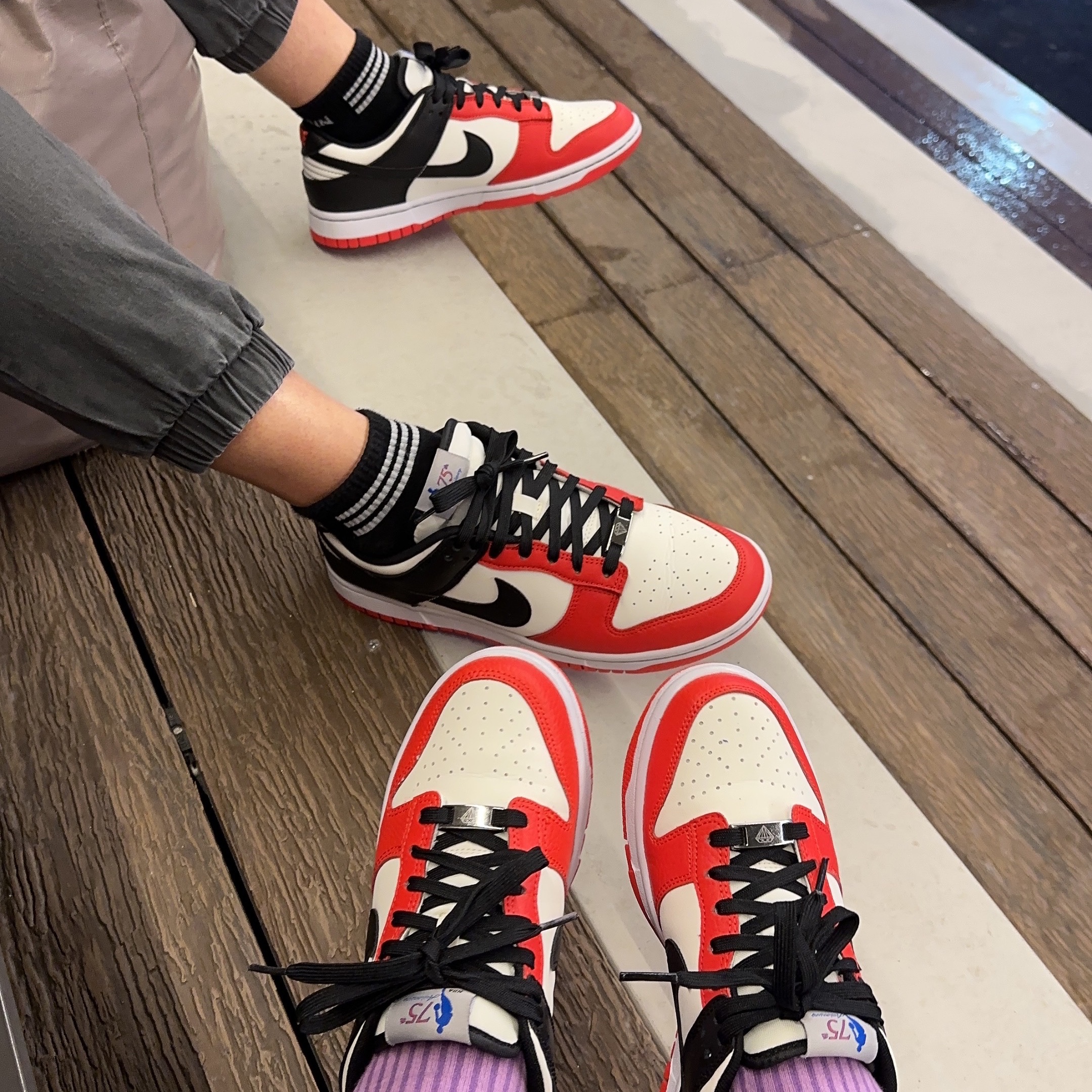 Nike x NBA Dunk Low Retro EMB Black and Chile Red 착용 스타일