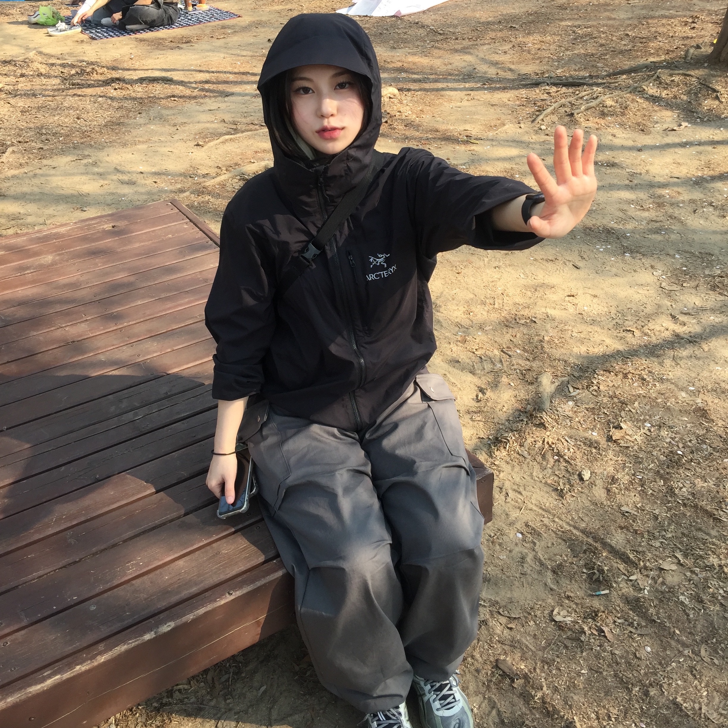 Arc'teryx Squamish Hoody Black, Asics Jog 100 S Sheet Rock - 2E Wide 착용 스타일 - 2