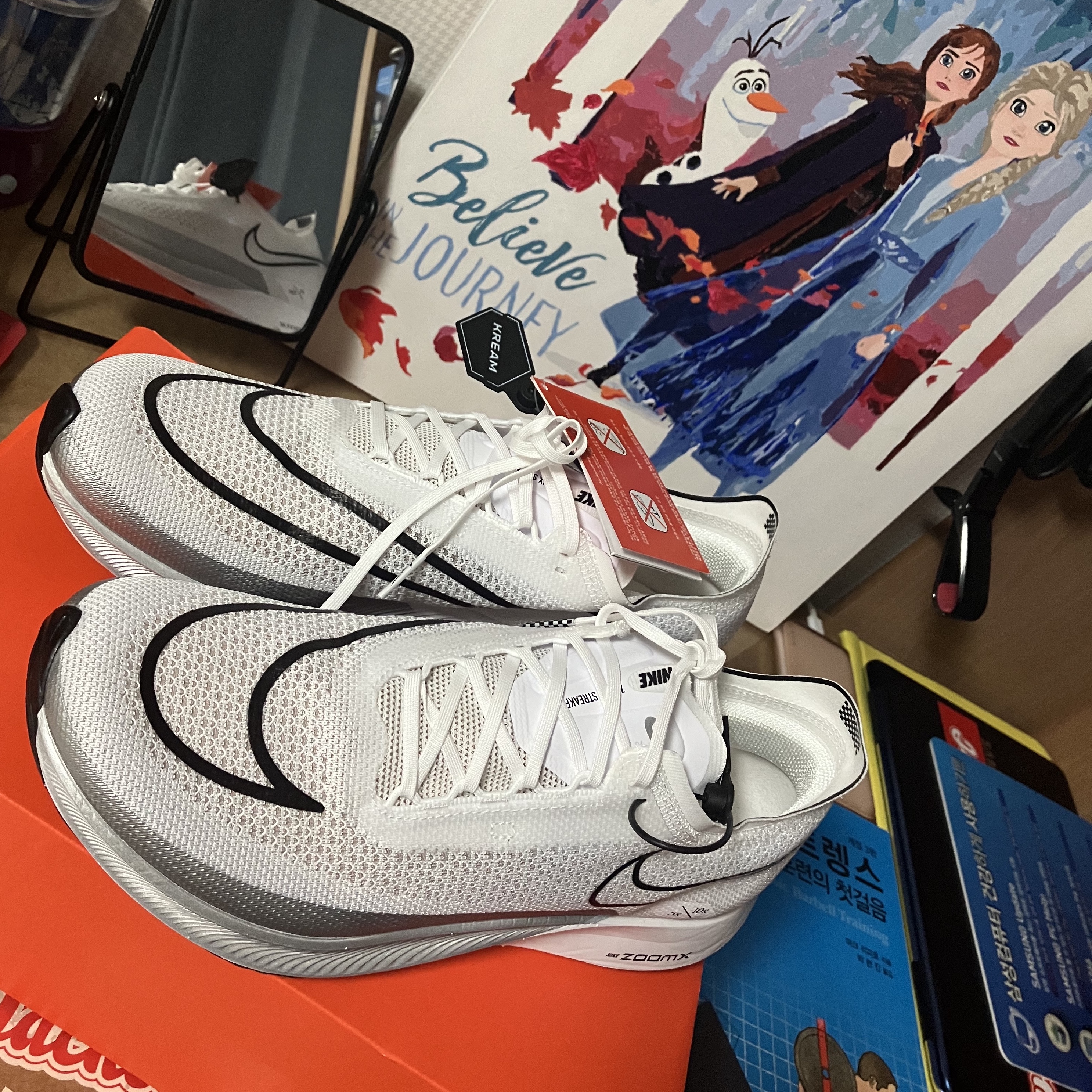 Nike ZoomX Streakfly White Metallic Silver 착용 스타일