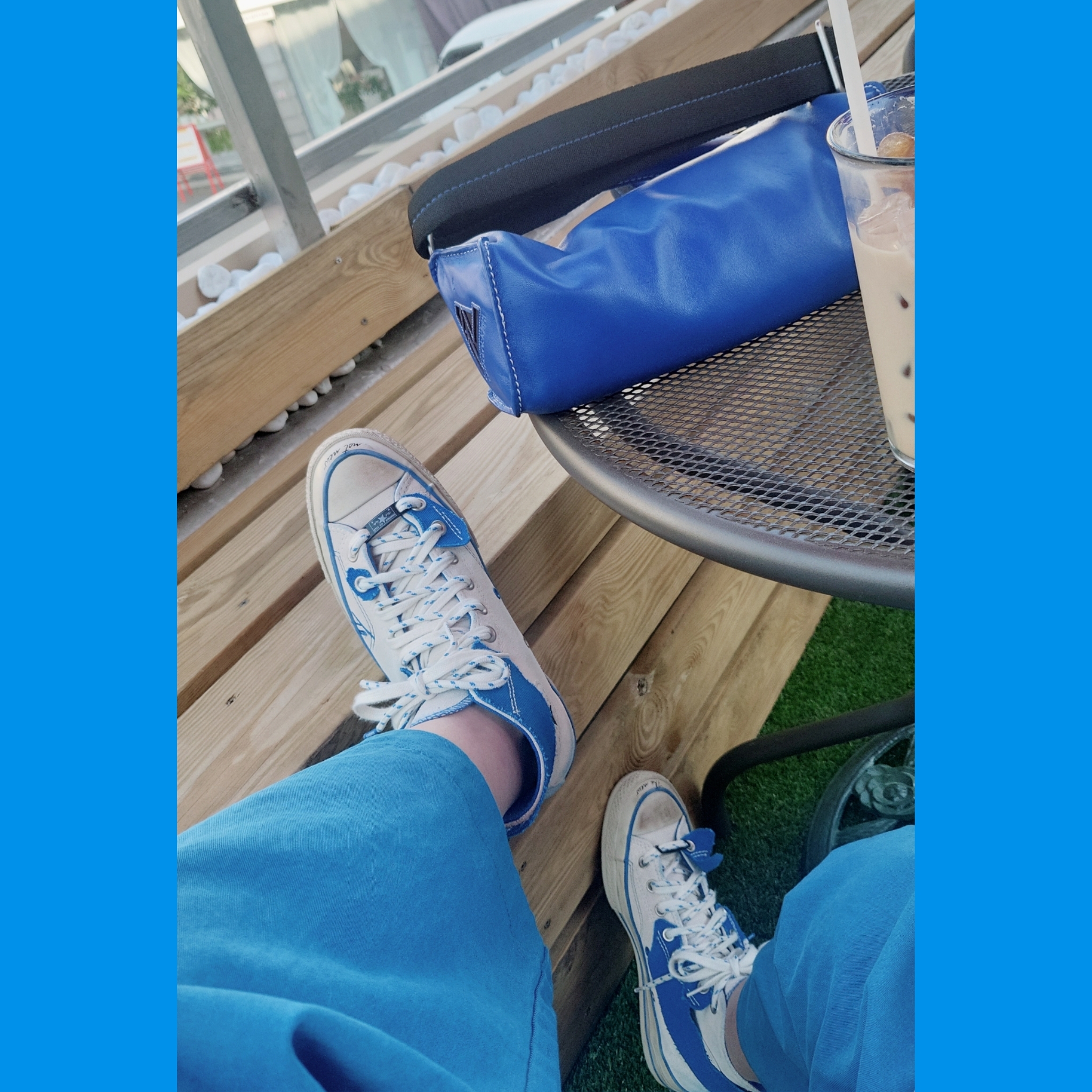 Converse x Ader Error Chuck 70 High White, Ader Error x Zara Leather Shoulder Bag Blue 착용 스타일 - 2