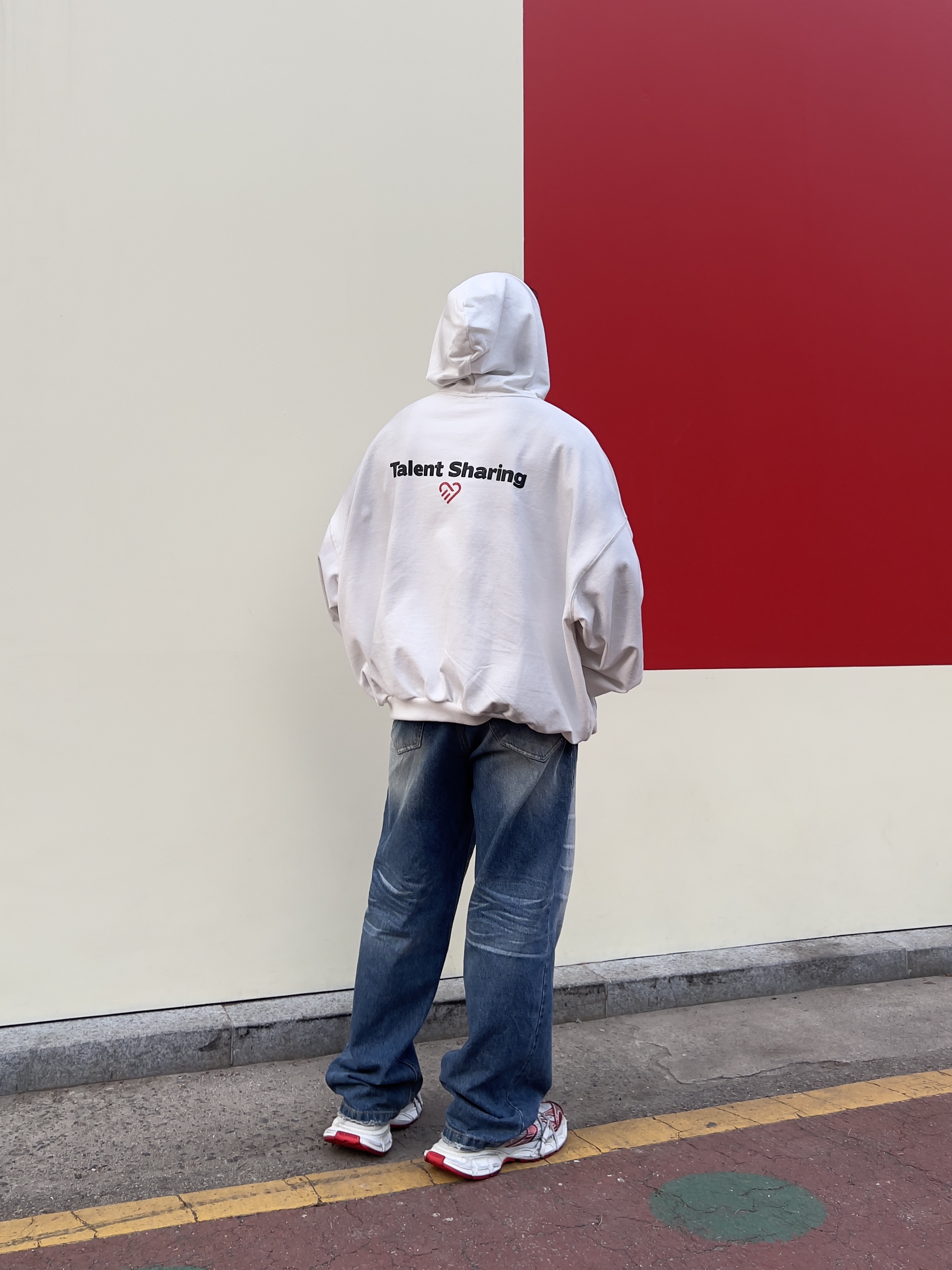 Balenciaga 3XL Sneakers White Red, Project G/R Orgasm Donor Hoodie Dirty White 착용 스타일 - 3
