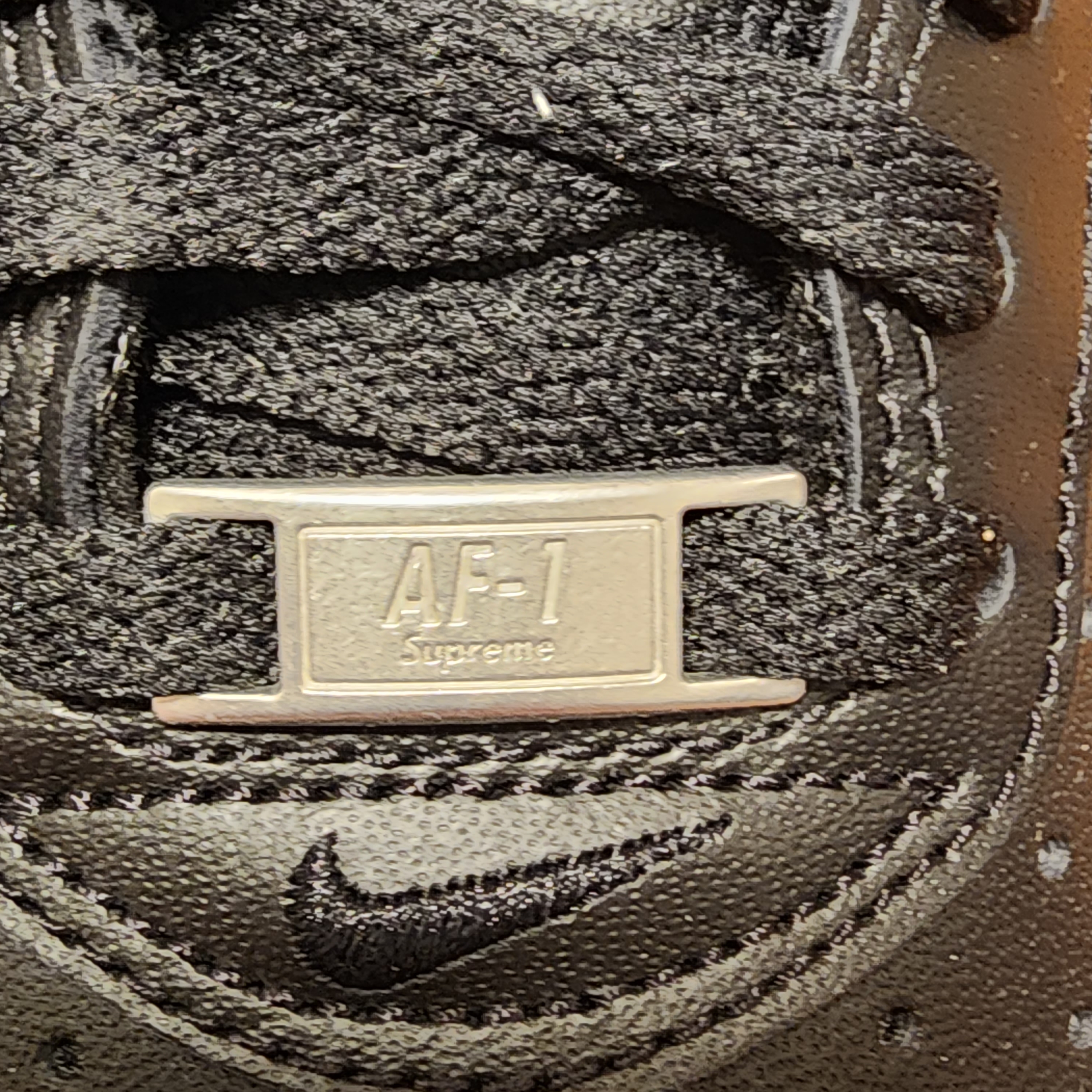 Nike x Supreme Air Force 1 Low Black 착용 스타일 - 3