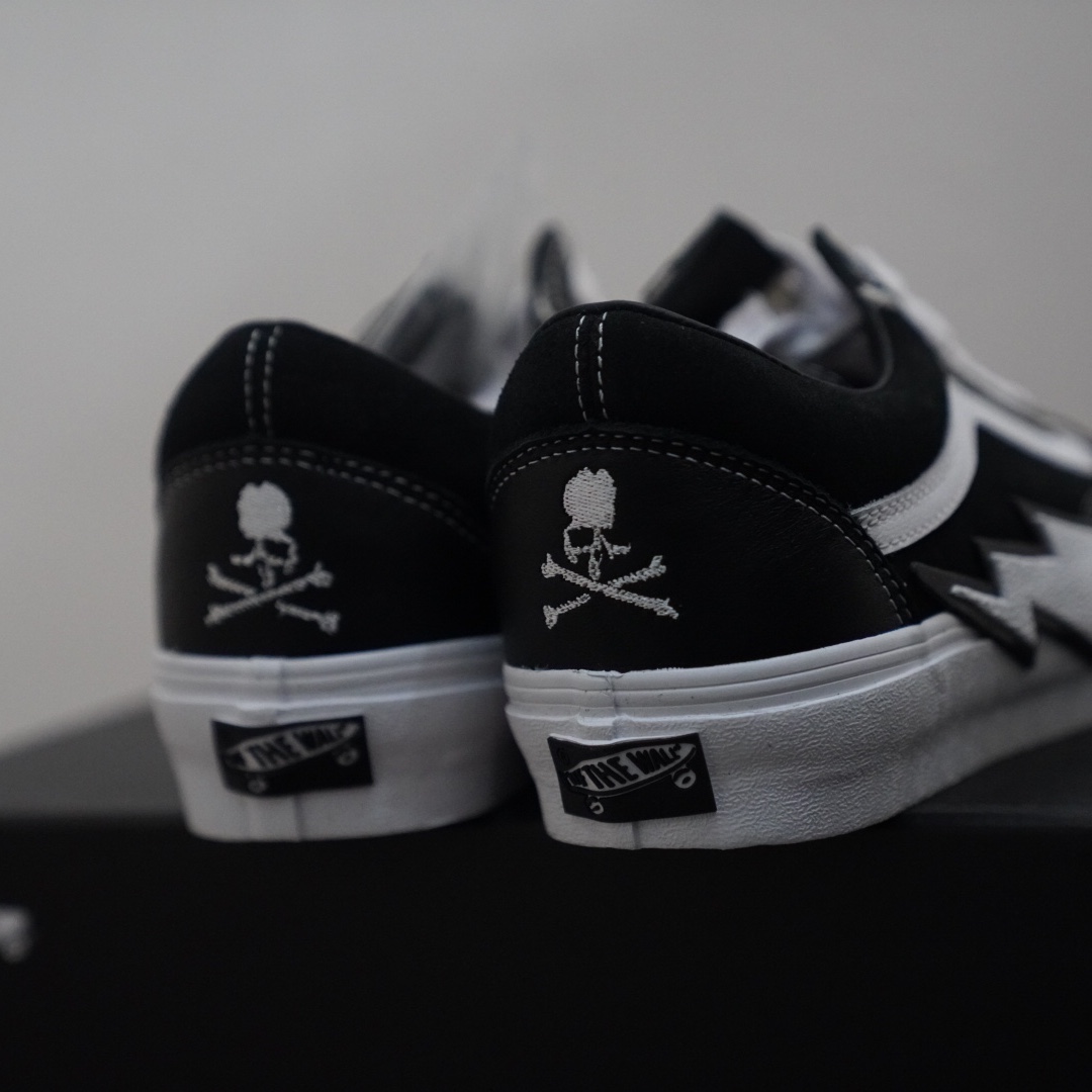 Vans Vault x Mastermind World Old Skool Bolt Black 착용 스타일 - 5