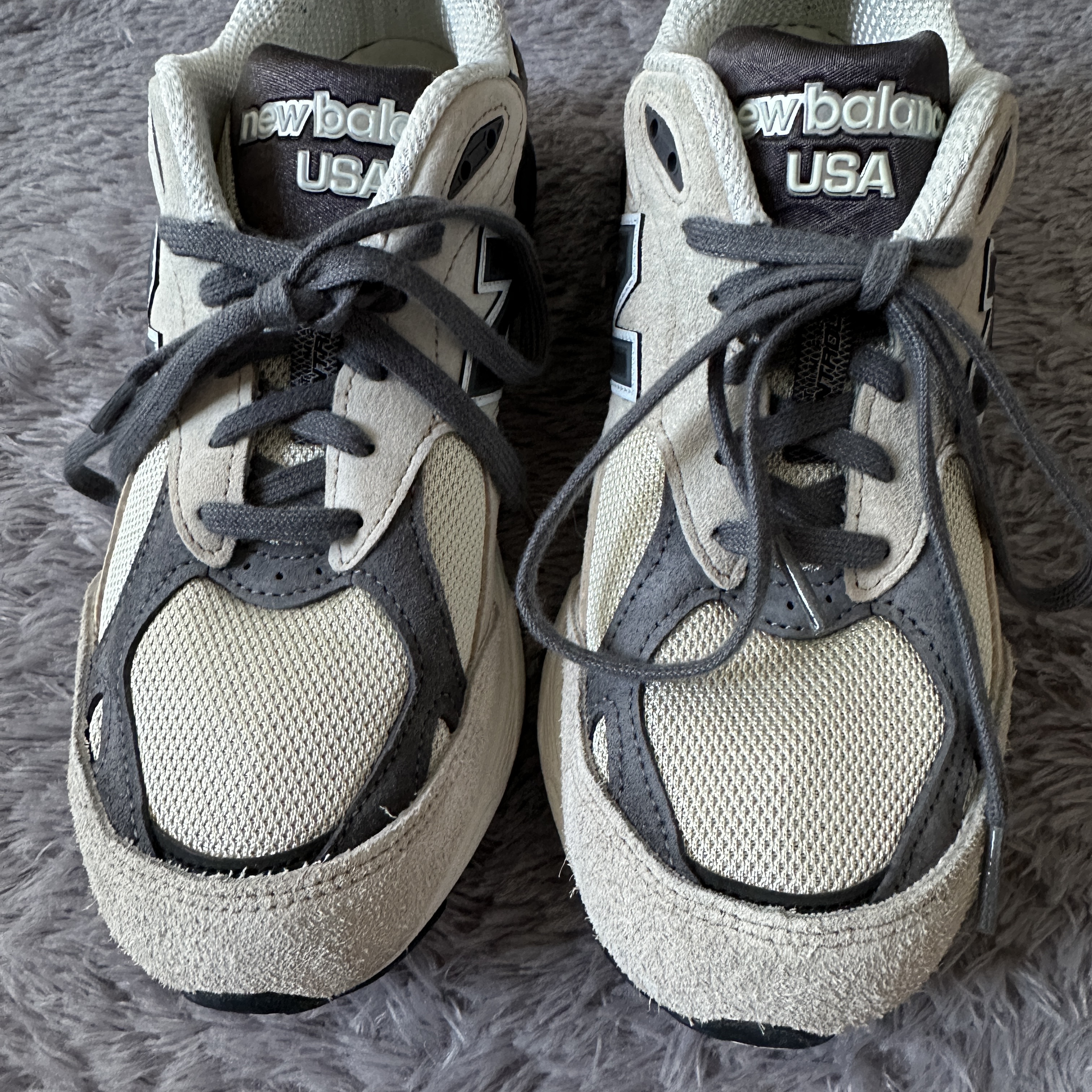 New Balance 990v3 Made in USA Moonbeam Macadamia Nut 착용 스타일 - 2