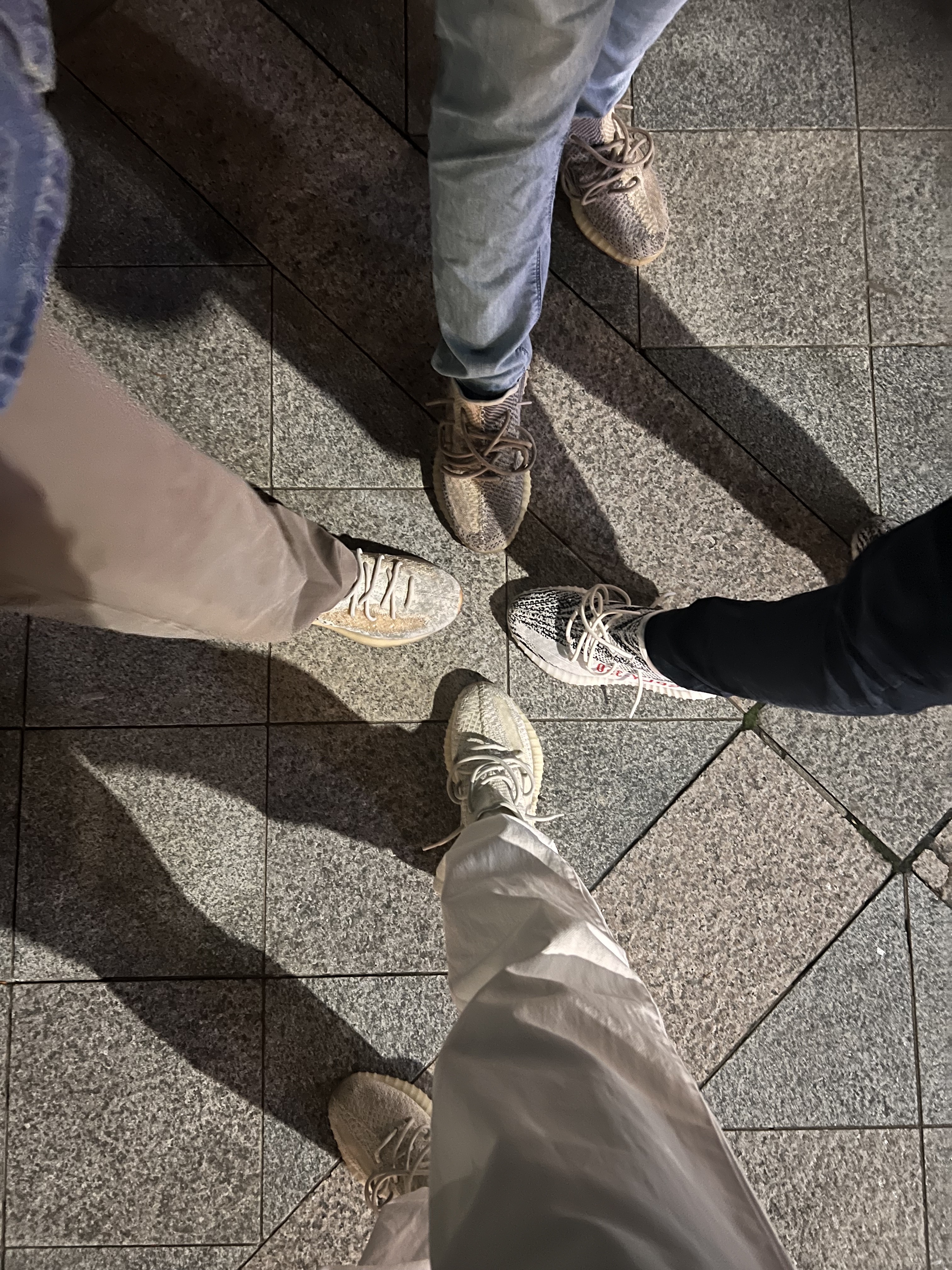 Adidas Yeezy Boost 380 Yecoraite - Reflective, Adidas Yeezy Boost 350 V2 Light 착용 스타일