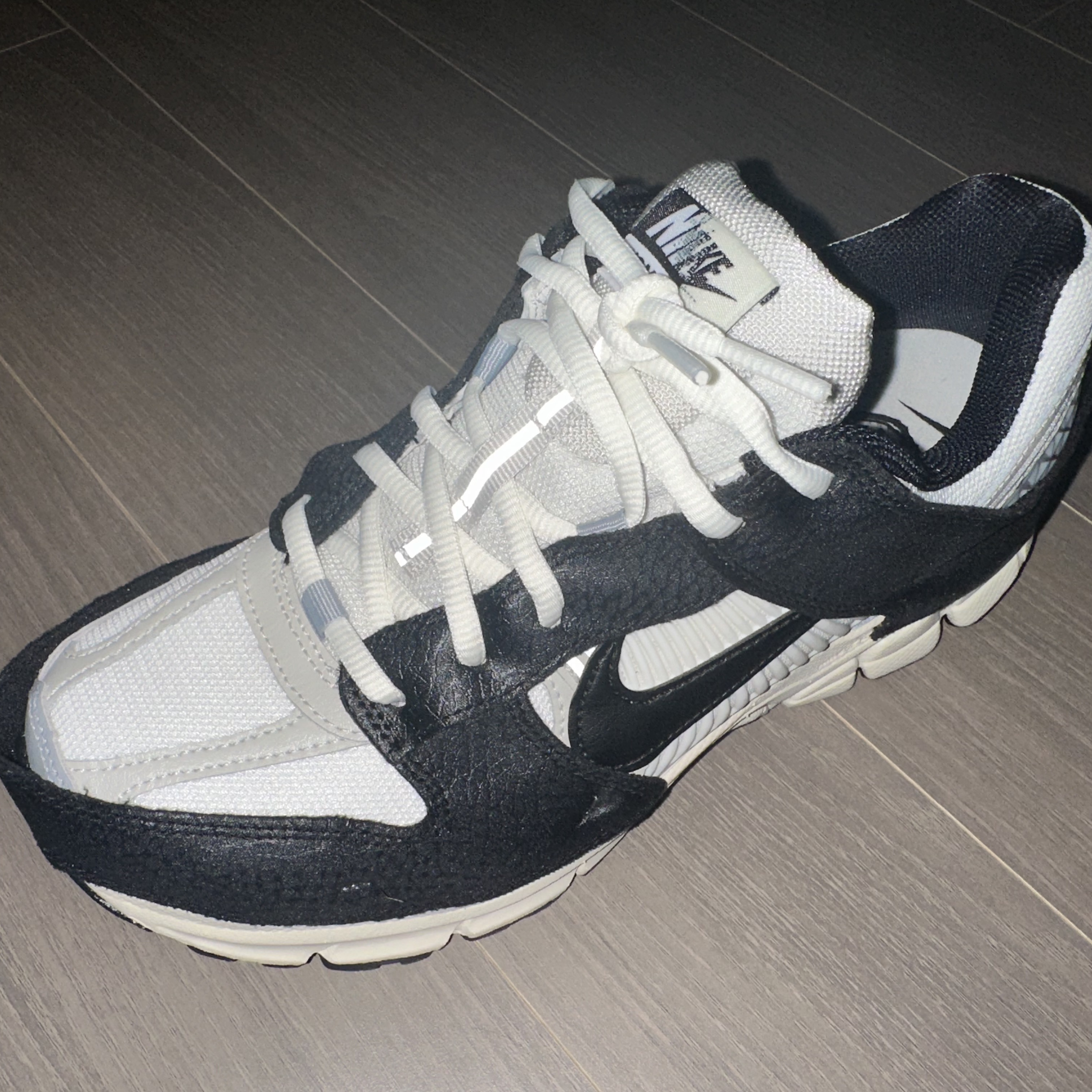 (W) Nike Zoom Vomero 5 Wolf Grey and Black 착용 스타일