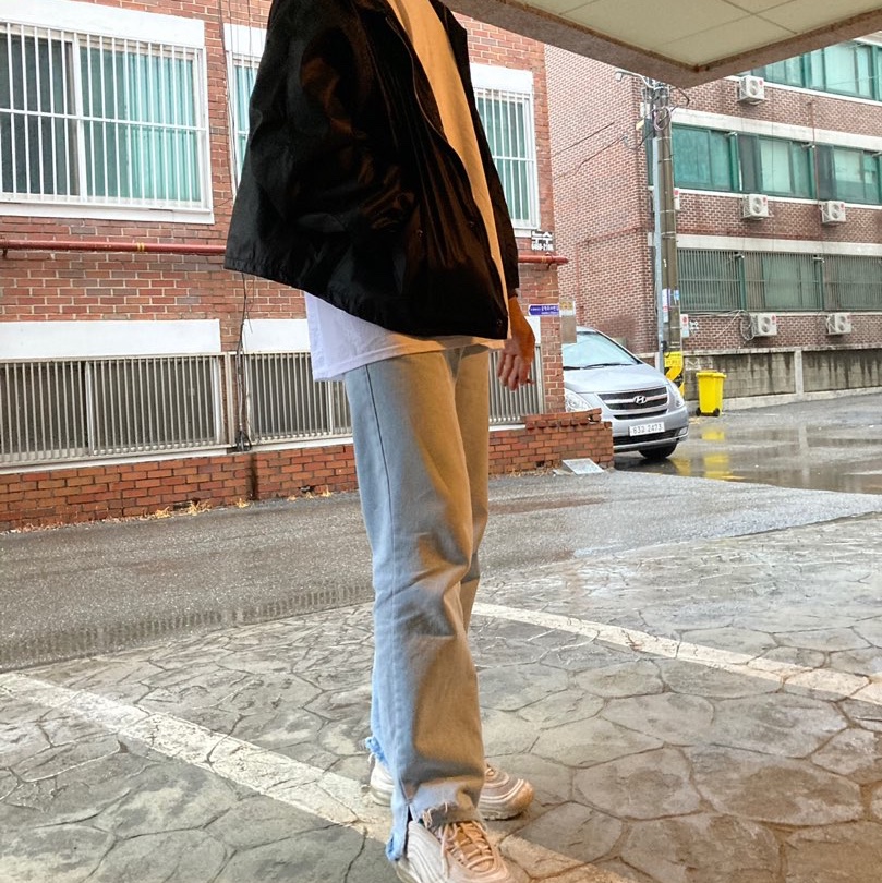 Stussy Basic Stussy T-Shirt White 2023, Nike Air Max 97 Triple White Wolf Grey 착용 스타일