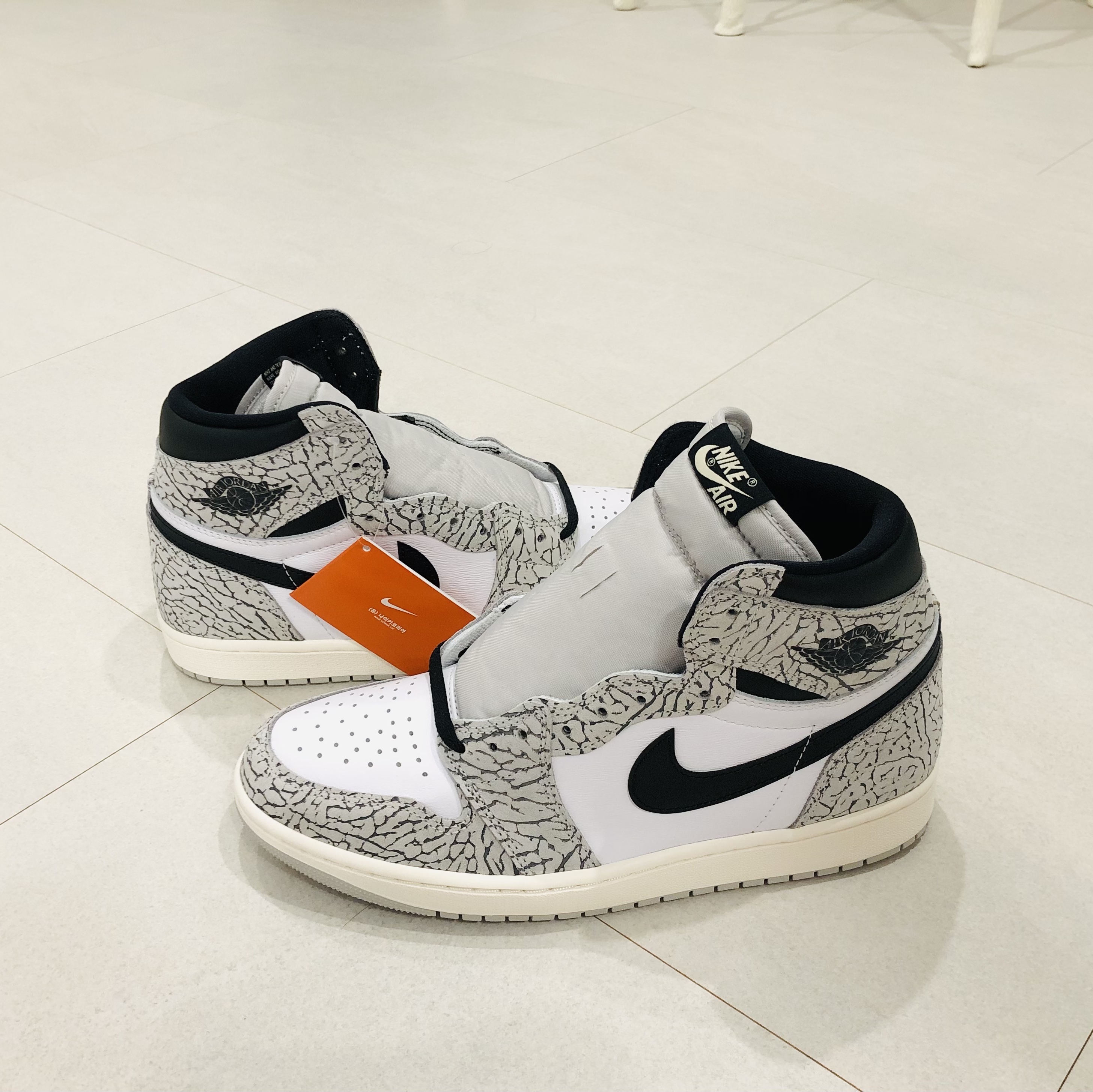 Jordan 1 Retro High OG White Cement 착용 스타일
