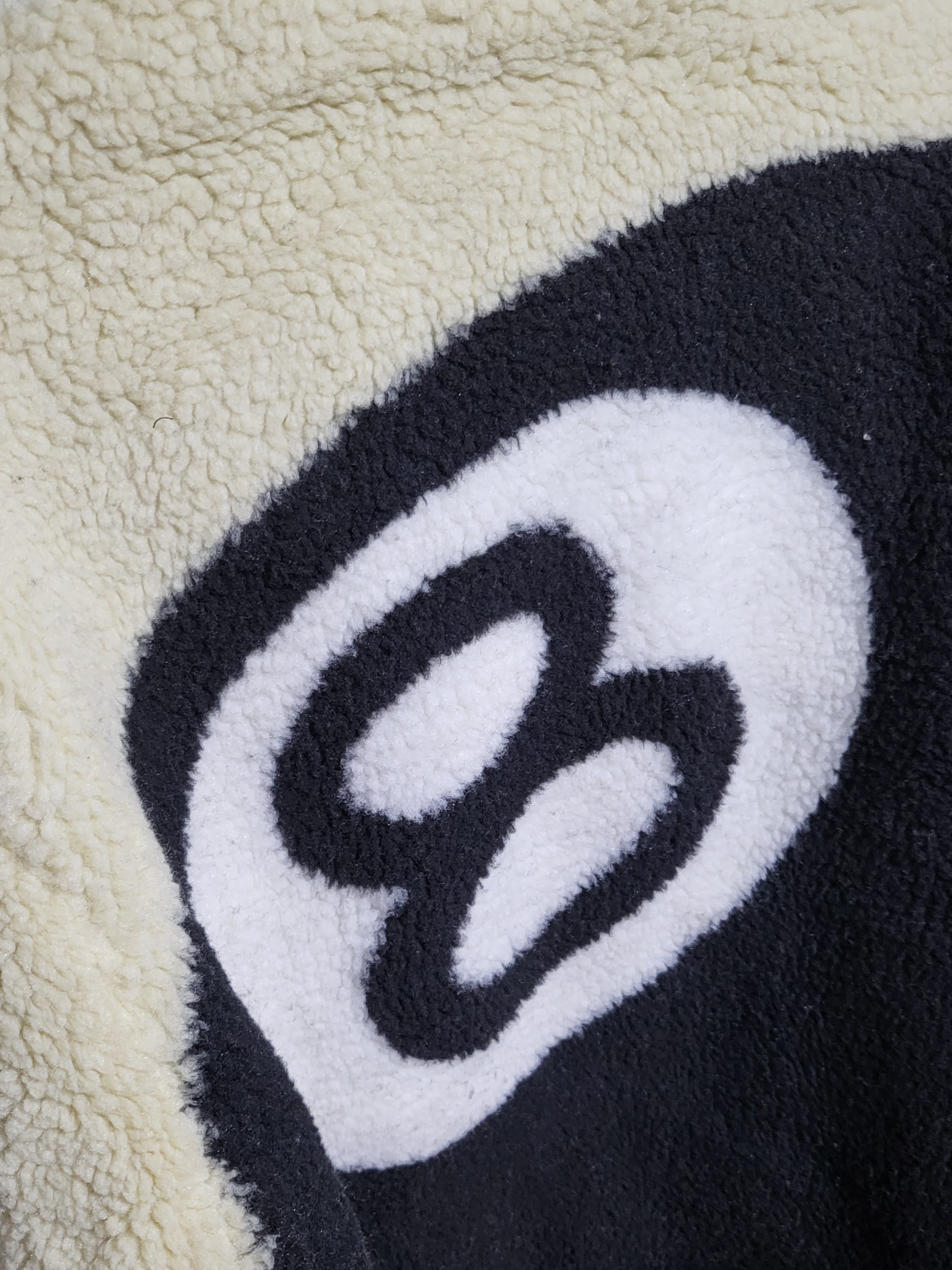 Stussy 8 Ball Sherpa Jacket Natural 착용 스타일