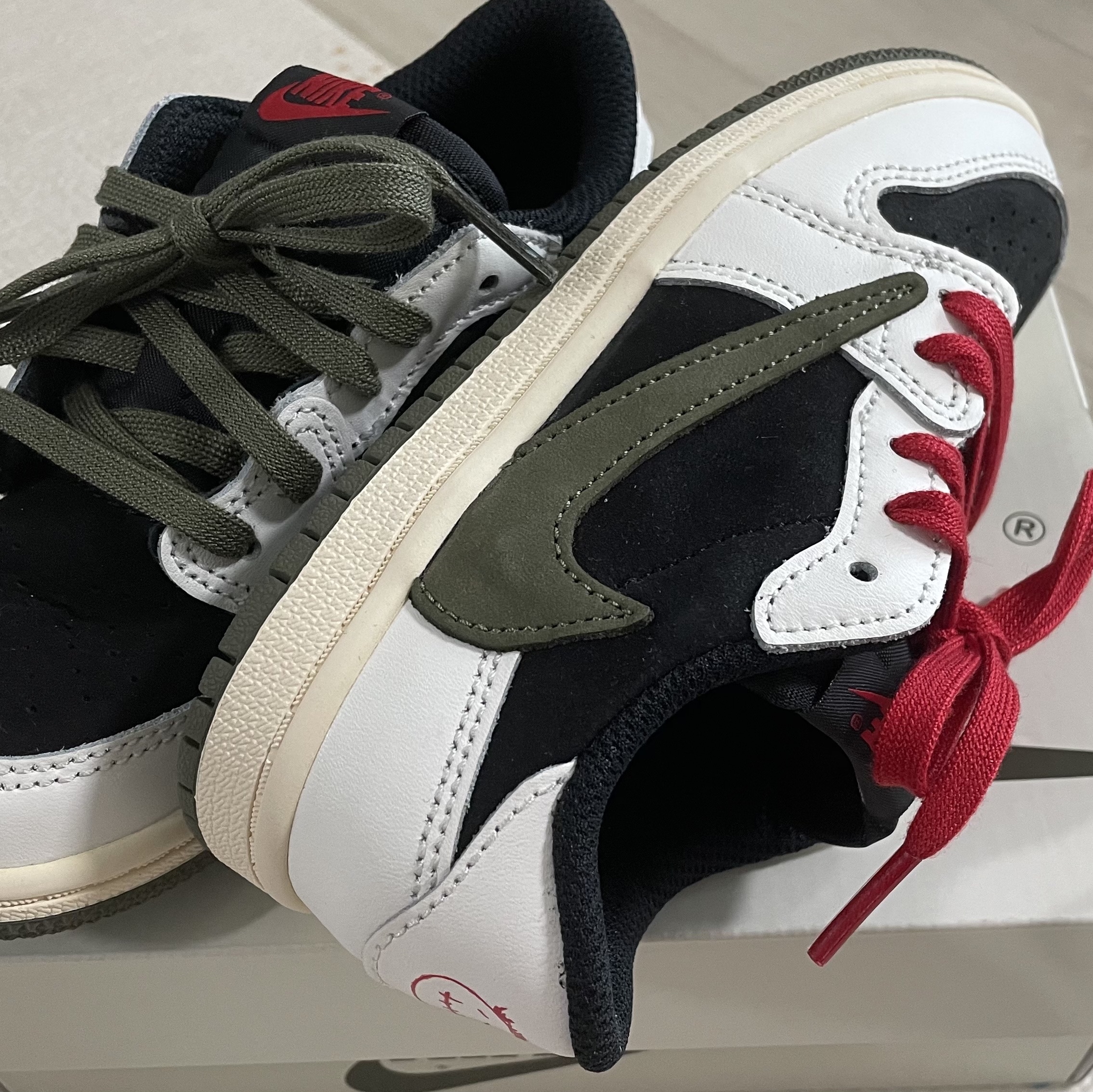 (TD) Jordan 1 x Travis Scott Retro Low OG SP Medium Olive 착용 스타일 - 2