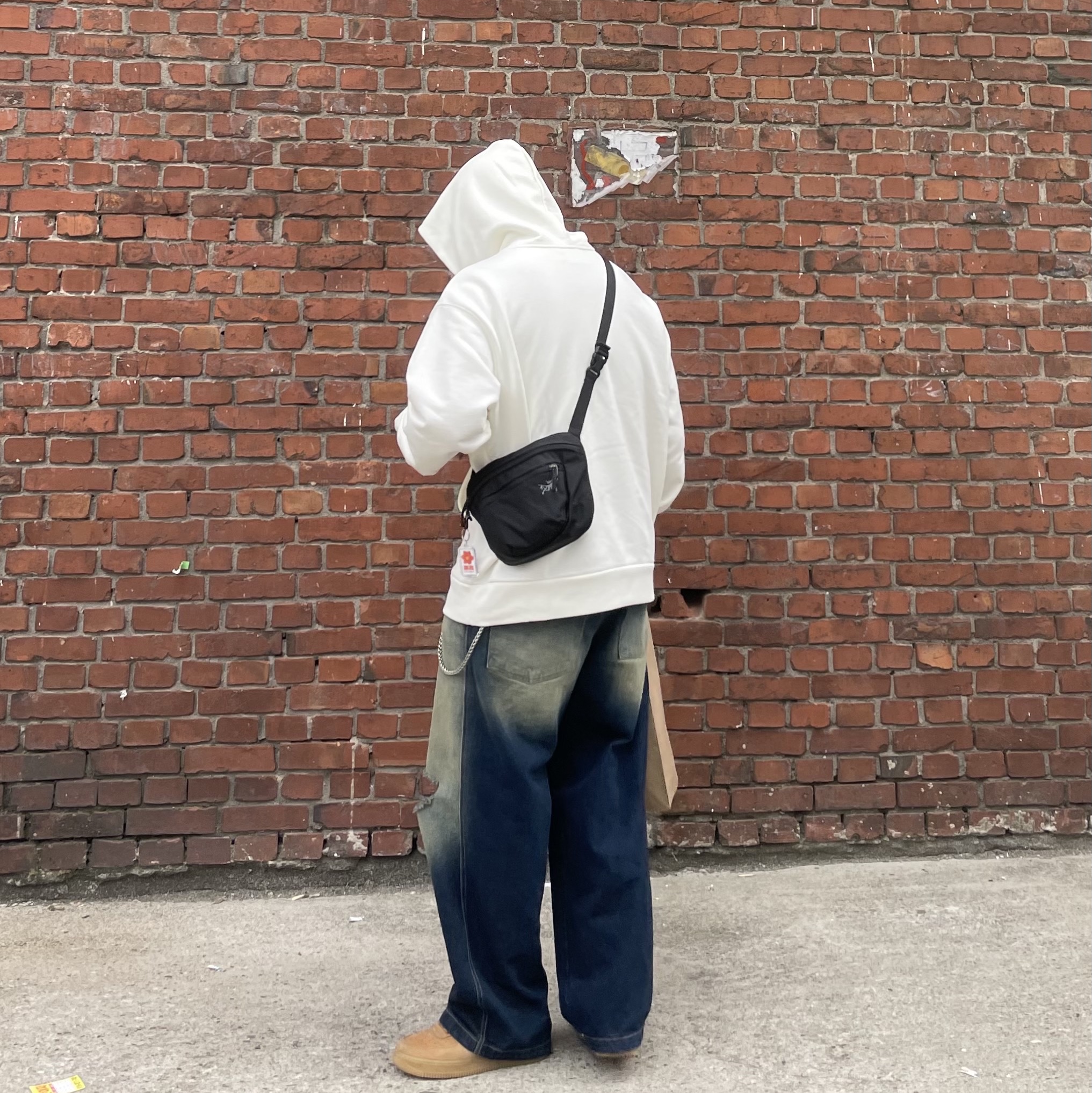 Arc'teryx Mantis 2 Waistpack Black, Nike Air Force 1 '07 WB Flax 착용 스타일 - 1
