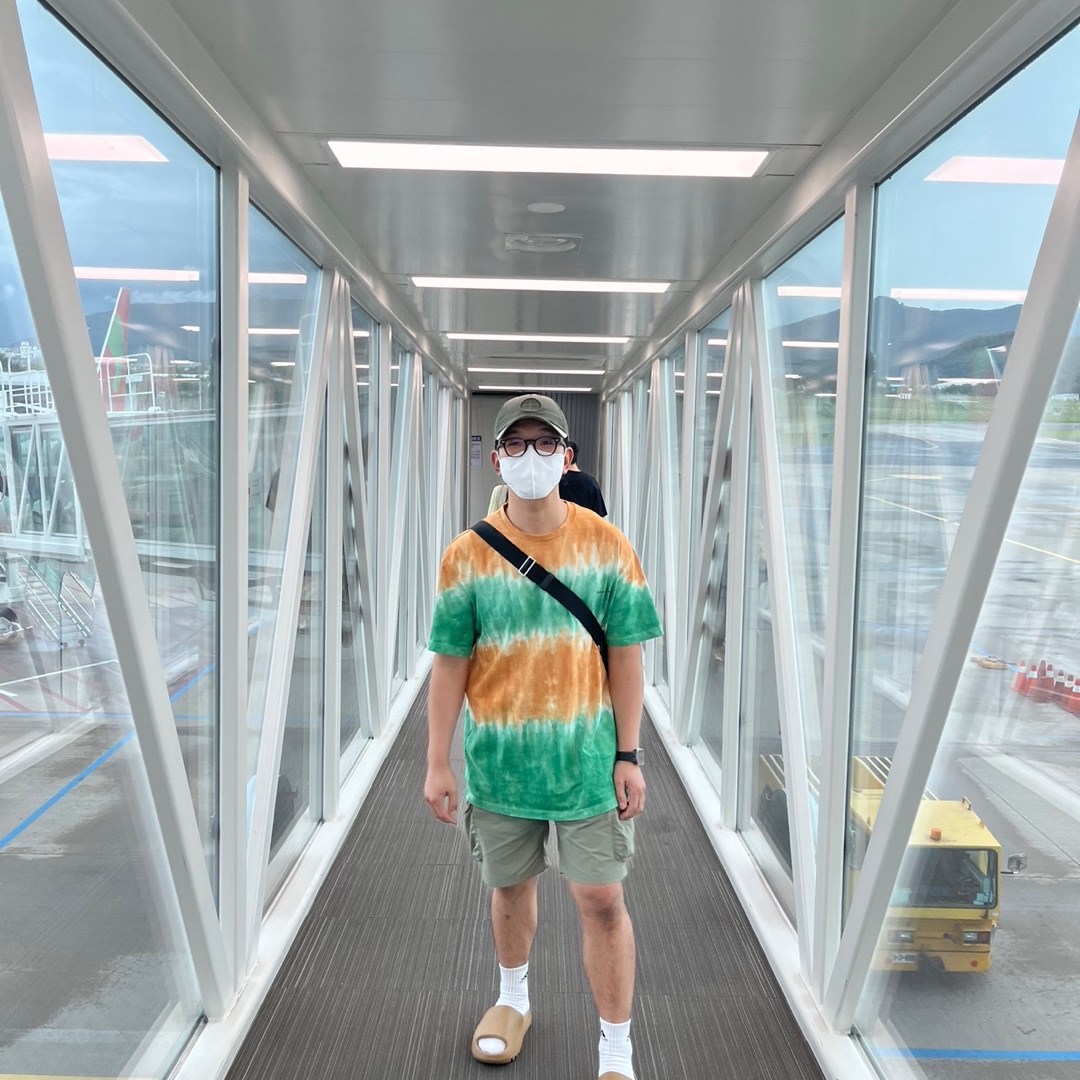 스톤 아일랜드 99576 나일론 메탈 6-패널 캡 올리브 - 22FW, 아디다스 이지 슬라이드 오커 착용 스타일