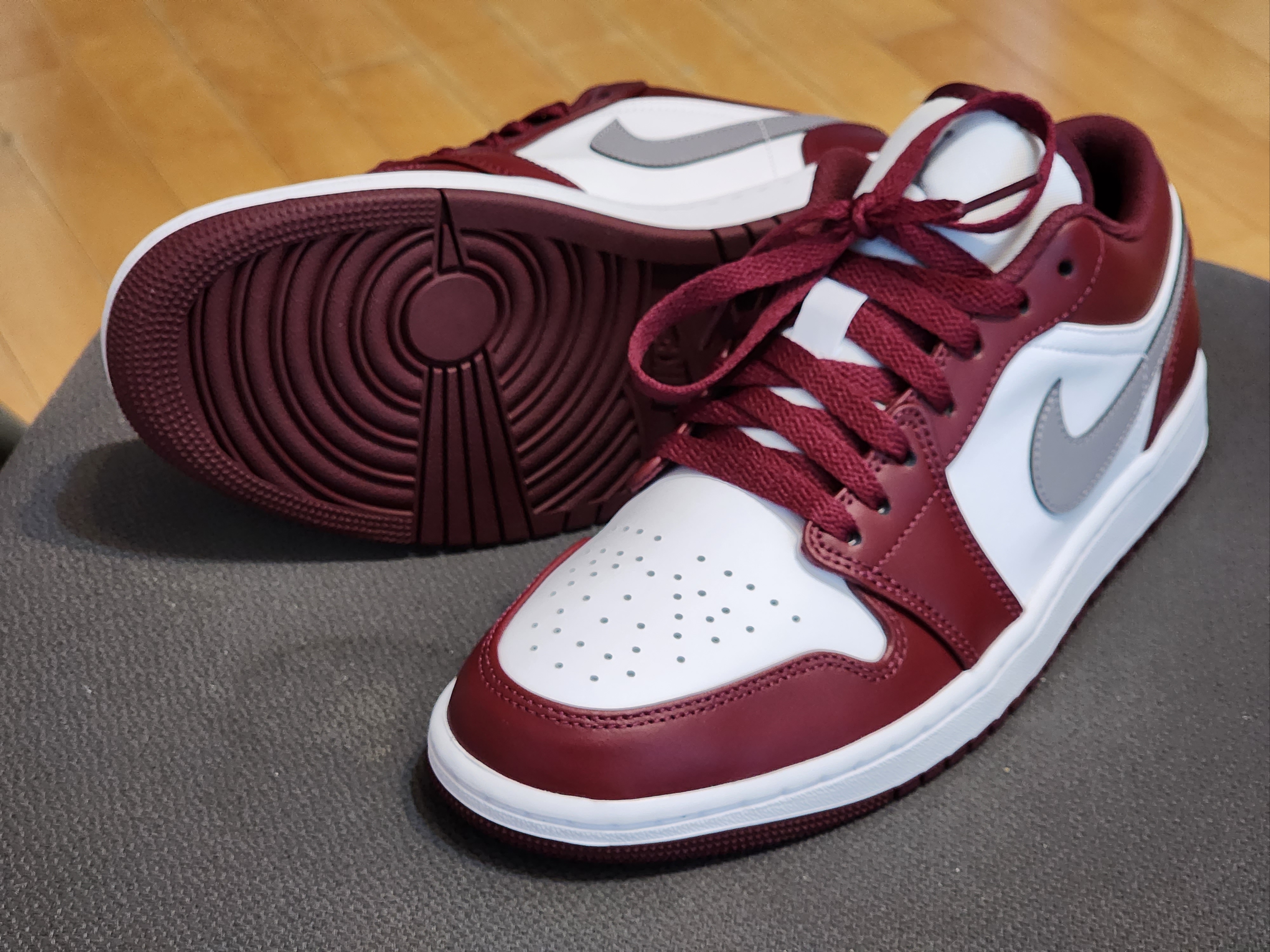 Jordan 1 Low Cherrywood Red 착용 스타일 - 1