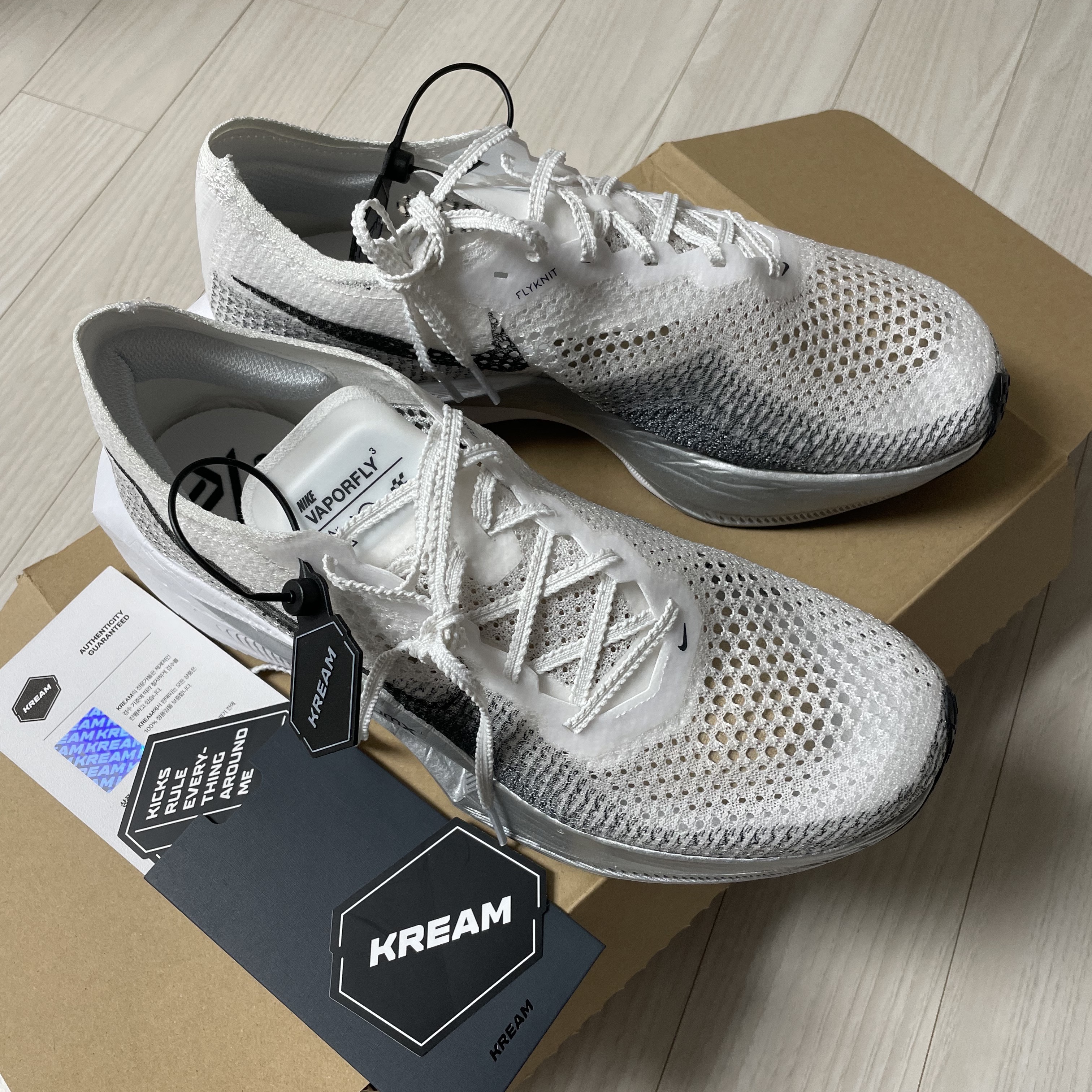 Nike ZoomX Vaporfly Next% 3 White Grey 착용 스타일 - 1