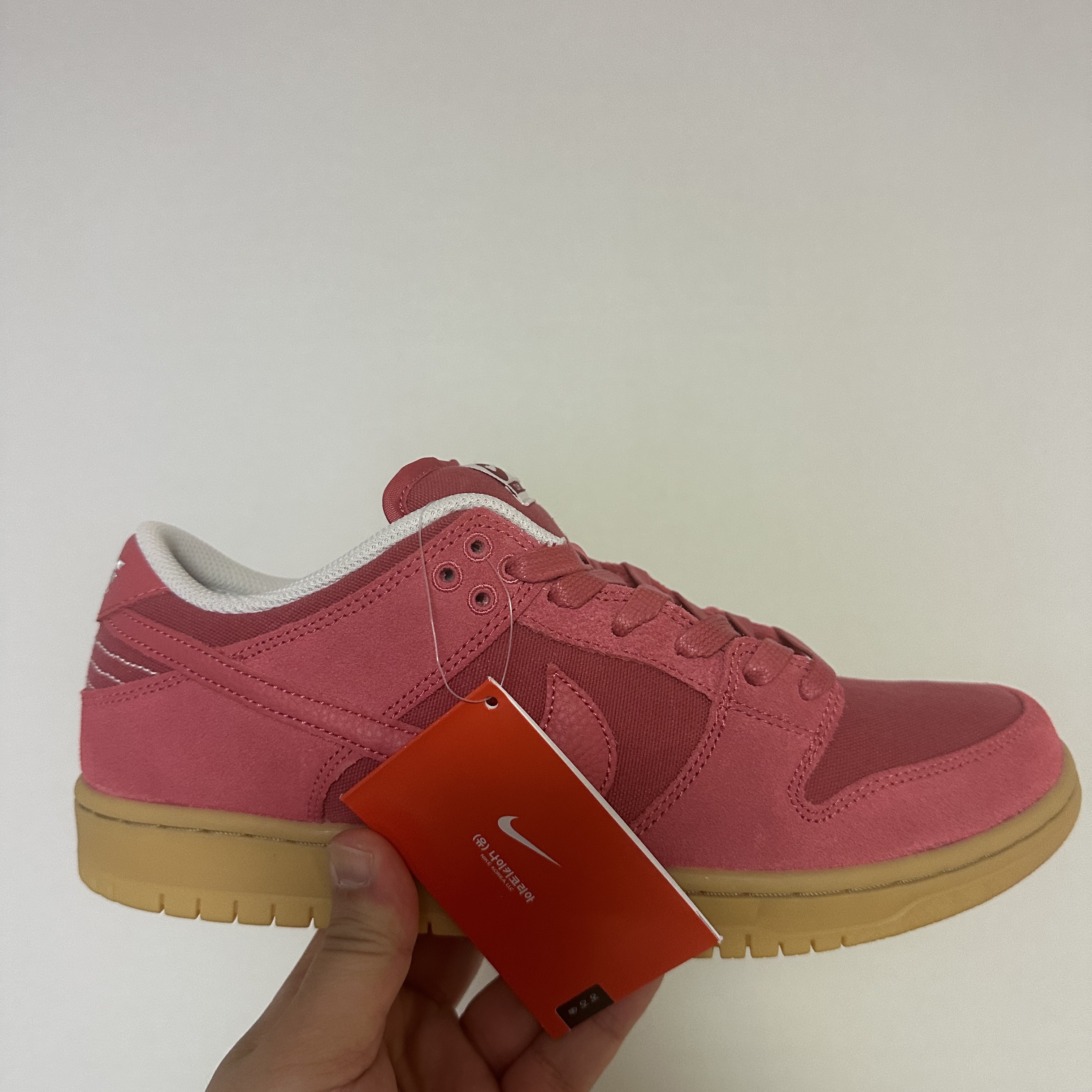 Nike SB Dunk Low Adobe 착용 스타일