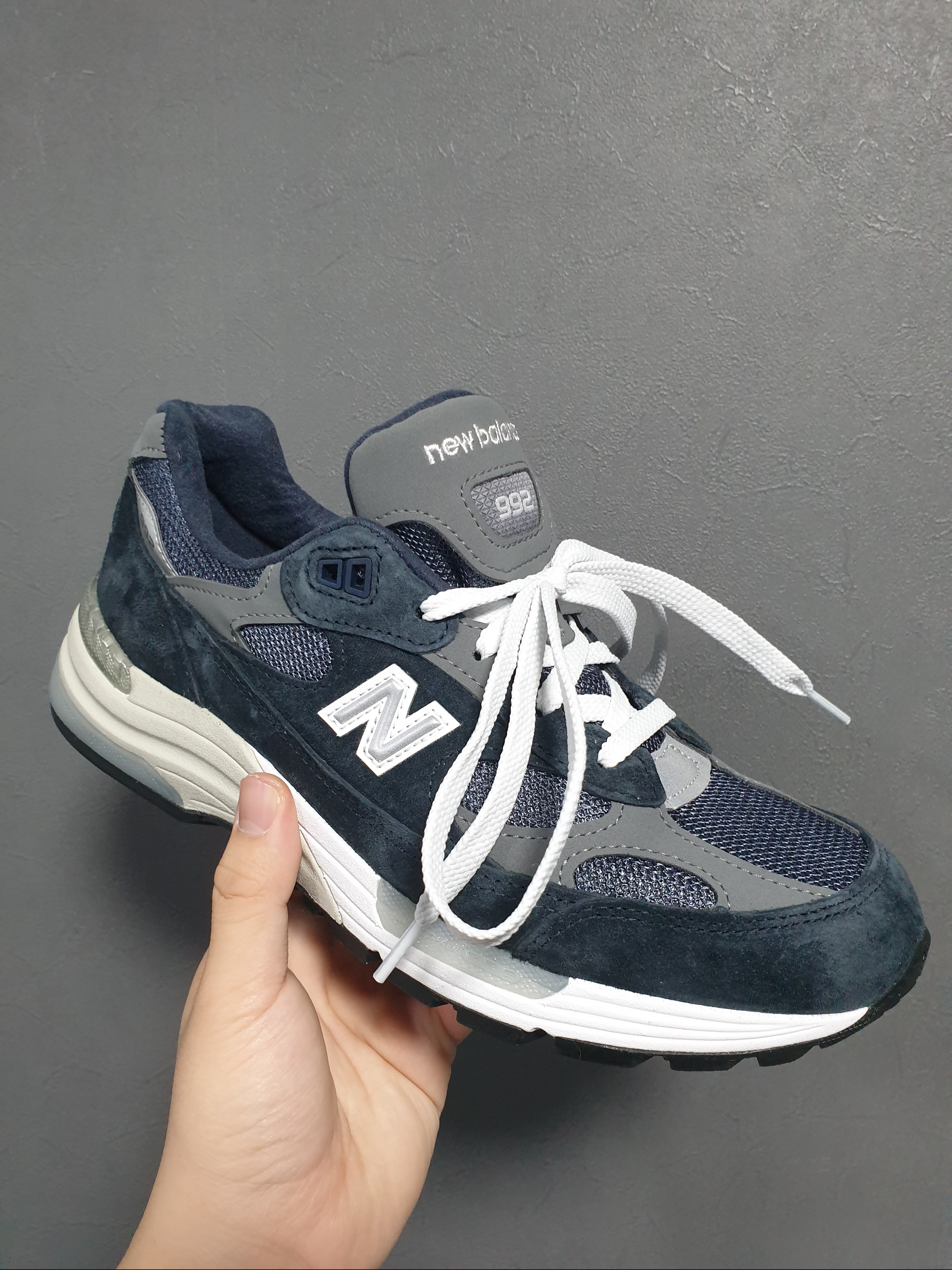 New Balance x Kith 990v3 Made in USA Tornado, New Balance 990v3 Made in USA Marblehead Incense 착용 스타일 - 4