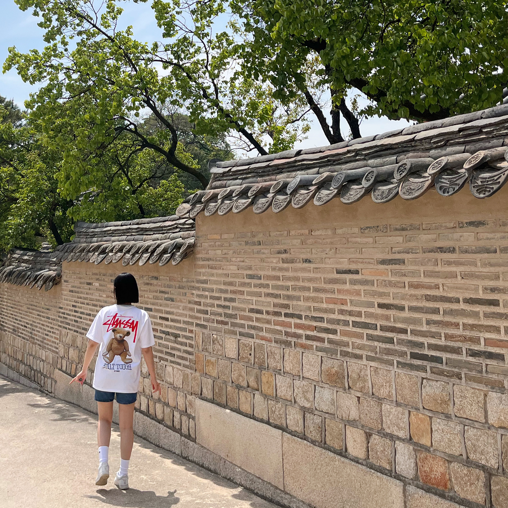 스투시 빌트 터프 티셔츠 화이트 착용 스타일