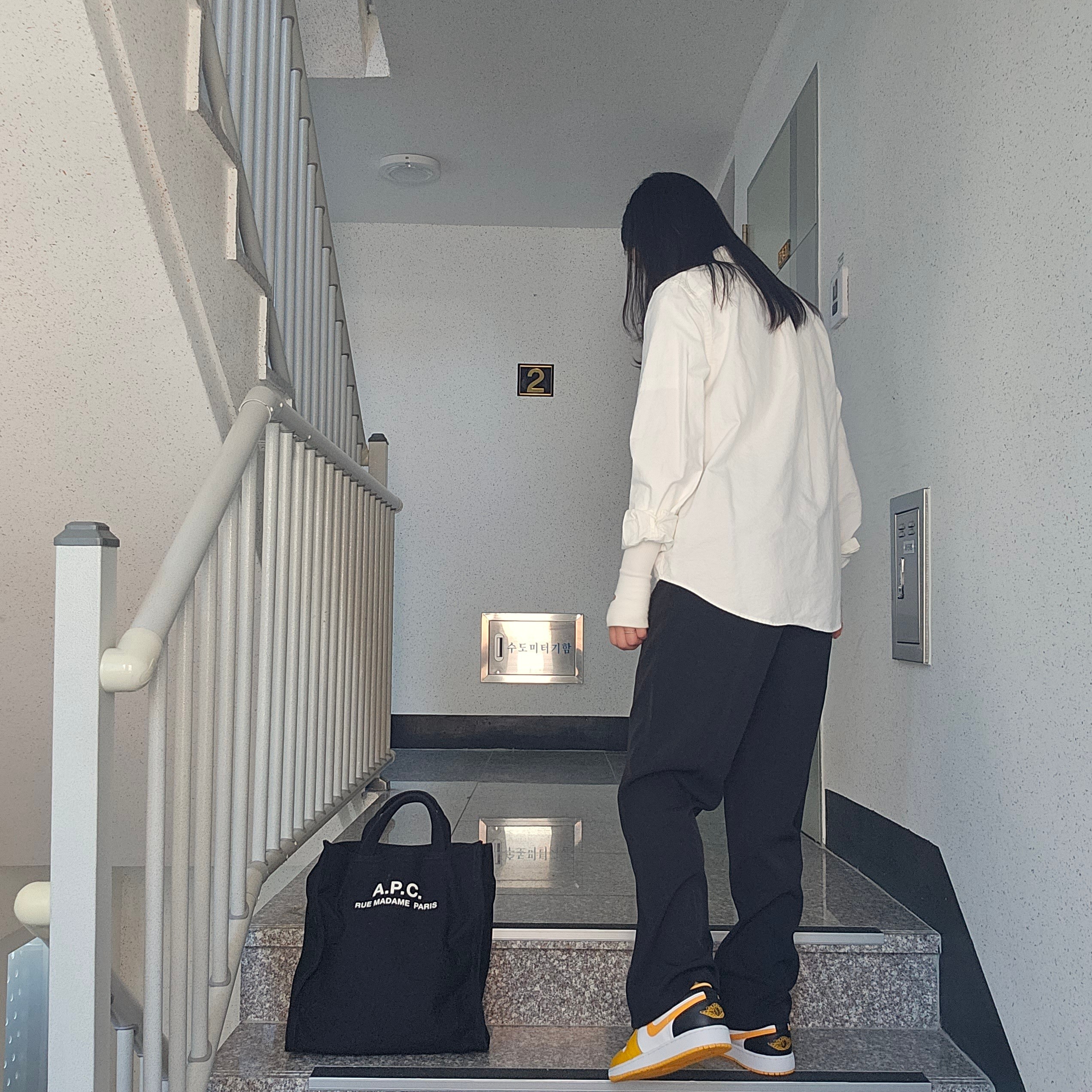 (GS) Jordan 1 Low Taxi 착용 스타일 - 1