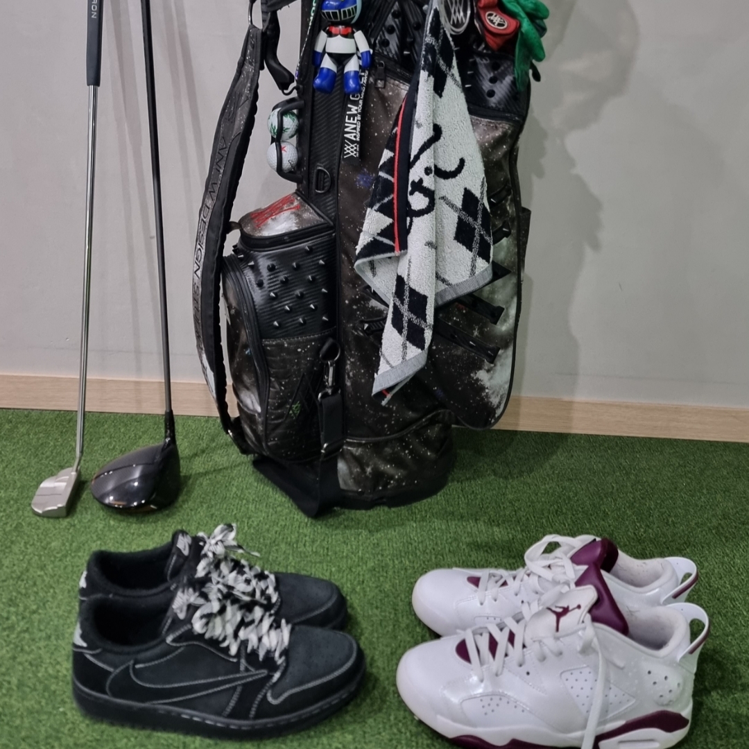 Jordan 1 x Travis Scott Retro Low OG SP Black Phantom, Jordan 6 Retro Low Golf White and Bordeaux 착용 스타일